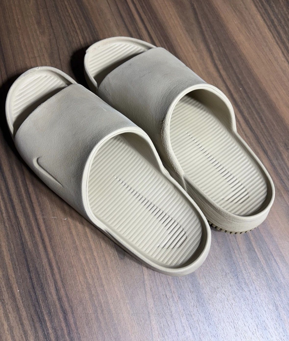 Nike Beige Nike Slides Size US 9 / EU 42 - 2 Thumbnail