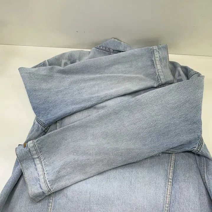 Balenciaga Balenciaga Logo Denim Jacket for Men. Size US M / EU 48-50 / 2 - 9 Thumbnail