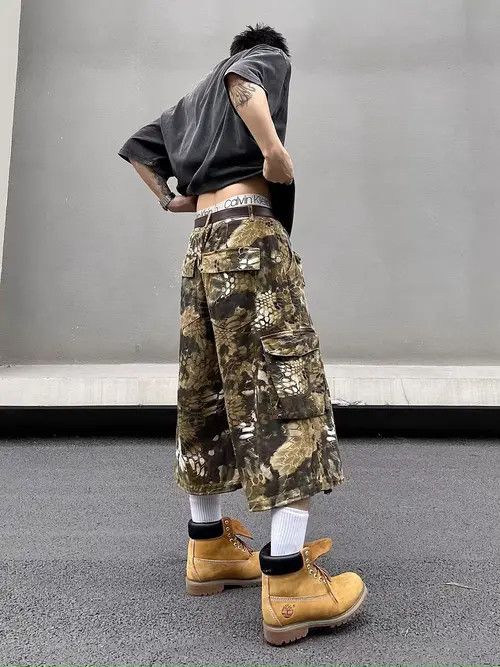 Japanese Brand Retro Hip Hop Multi-Pocket Loose Casual Shorts Size US 32 / EU 48 - 2 Thumbnail