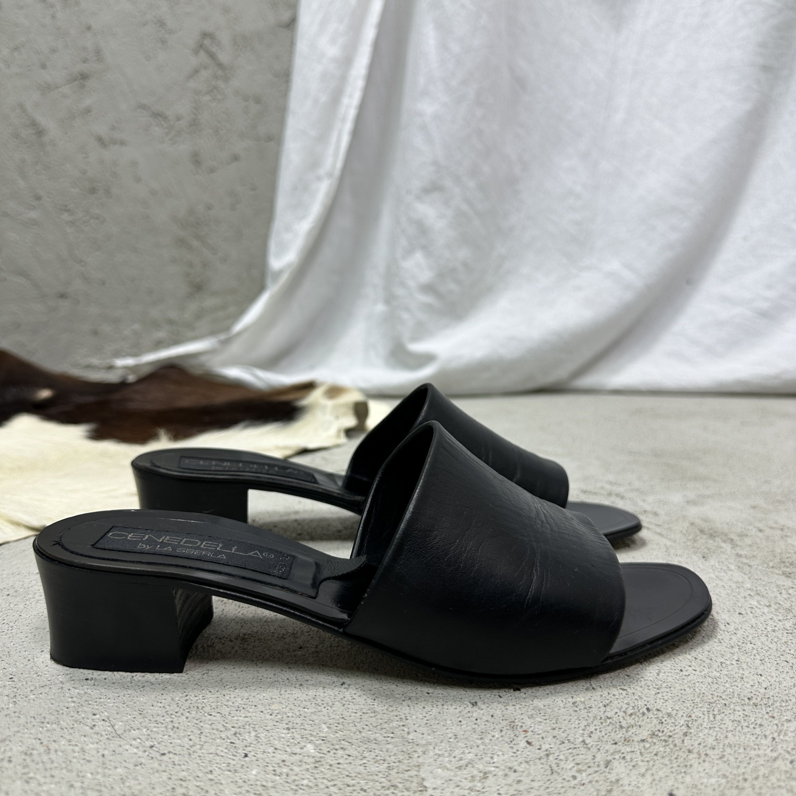 Vintage Vintage Avant Garde Leather Slides Heels Y2K Size US 7.5 / IT 37.5 - 5 Thumbnail