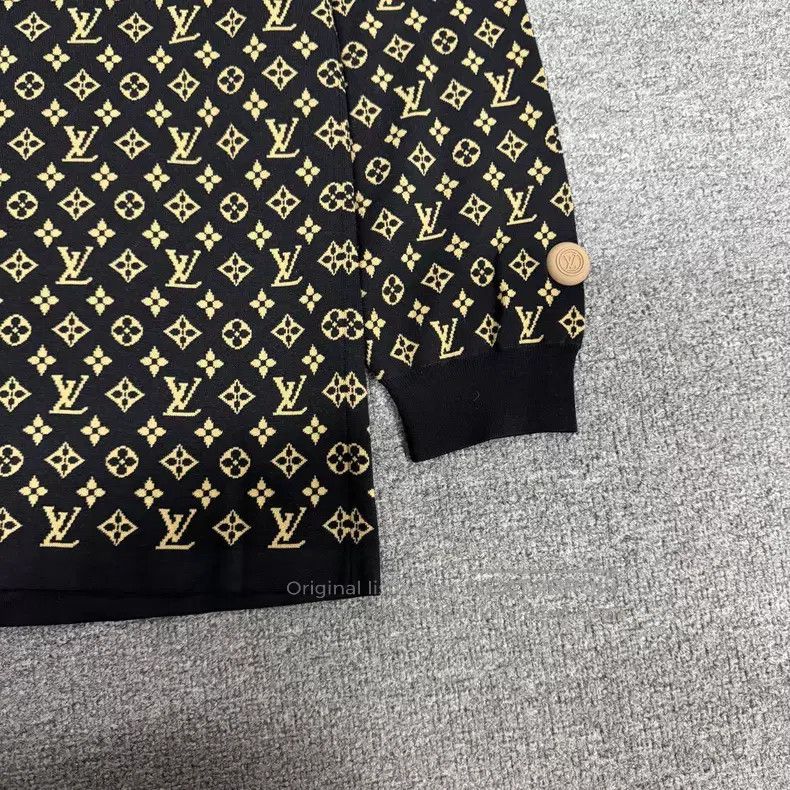 Louis Vuitton Louis Vuitton Full-printed Logo cuff leather label knittin Size US M / EU 48-50 / 2 - 4 Thumbnail