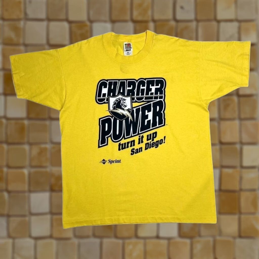 Fruit Of The Loom Vintage Charger Power “Turn It Up San Diego” College Graphic Single Stitch T-Shirt XL Community Yellow Mens Short Sleeve Cotton 1990s Shirt XY158 Size US XL / EU 56 / 4 - 1 Thumbnail