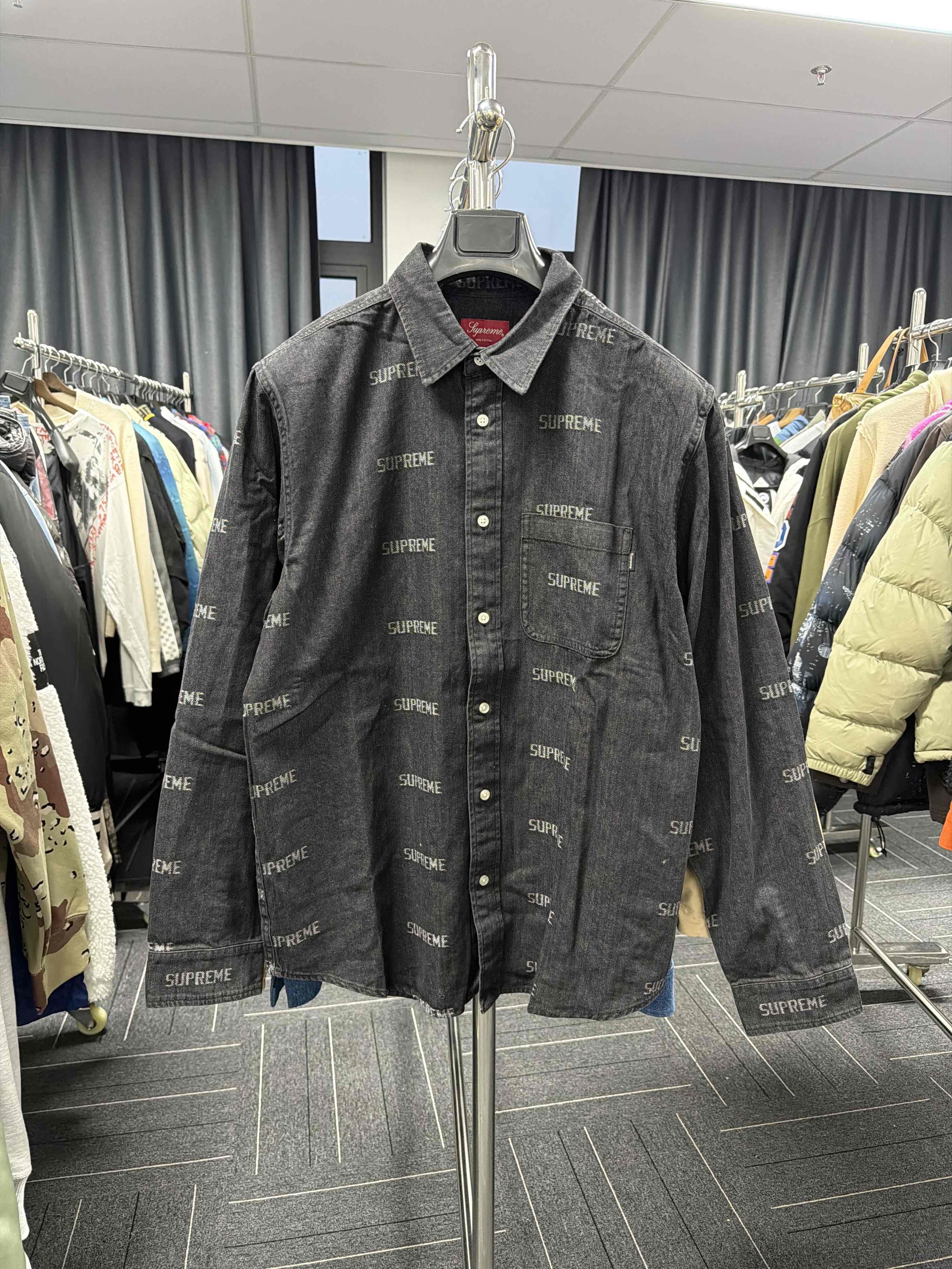 Supreme Supreme Logo Denim Shirt Black L Size US L / EU 52-54 / 3 - 1 Thumbnail