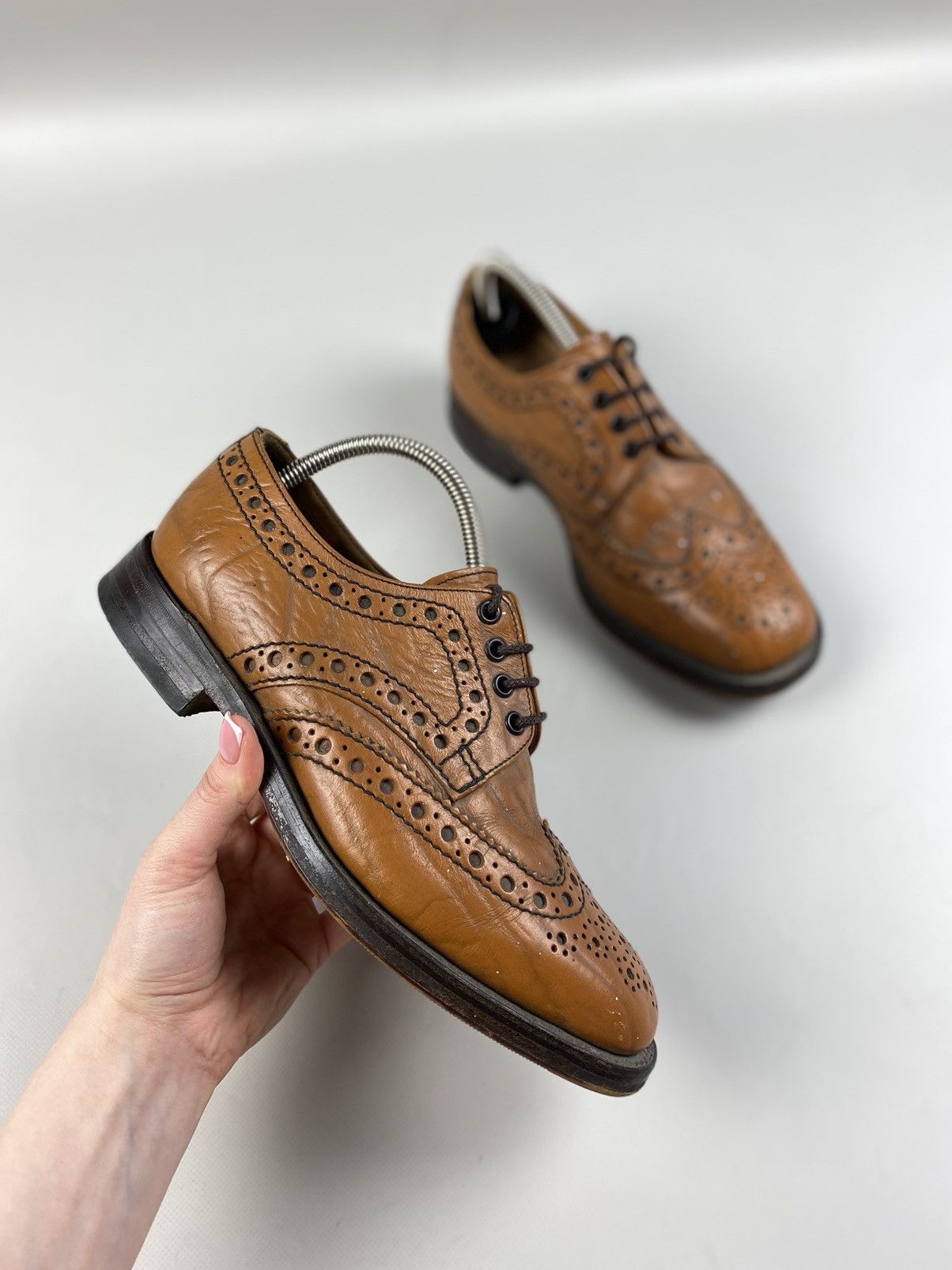 Loake Loake men’s leather brogue formal shoes Size US 8 / EU 41 - 16 Thumbnail