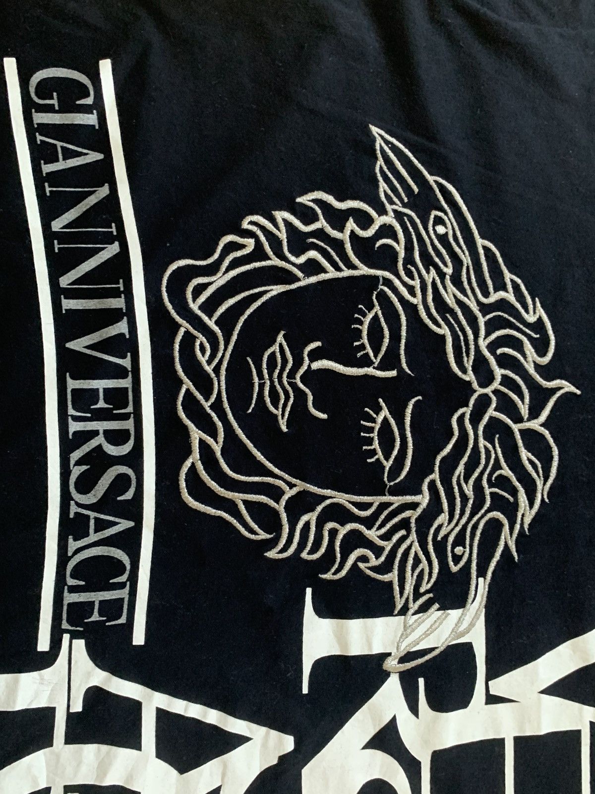 Versace Rare.. Versace Medusa Embroidered T Shirt Size US XL / EU 56 / 4 - 10 Thumbnail