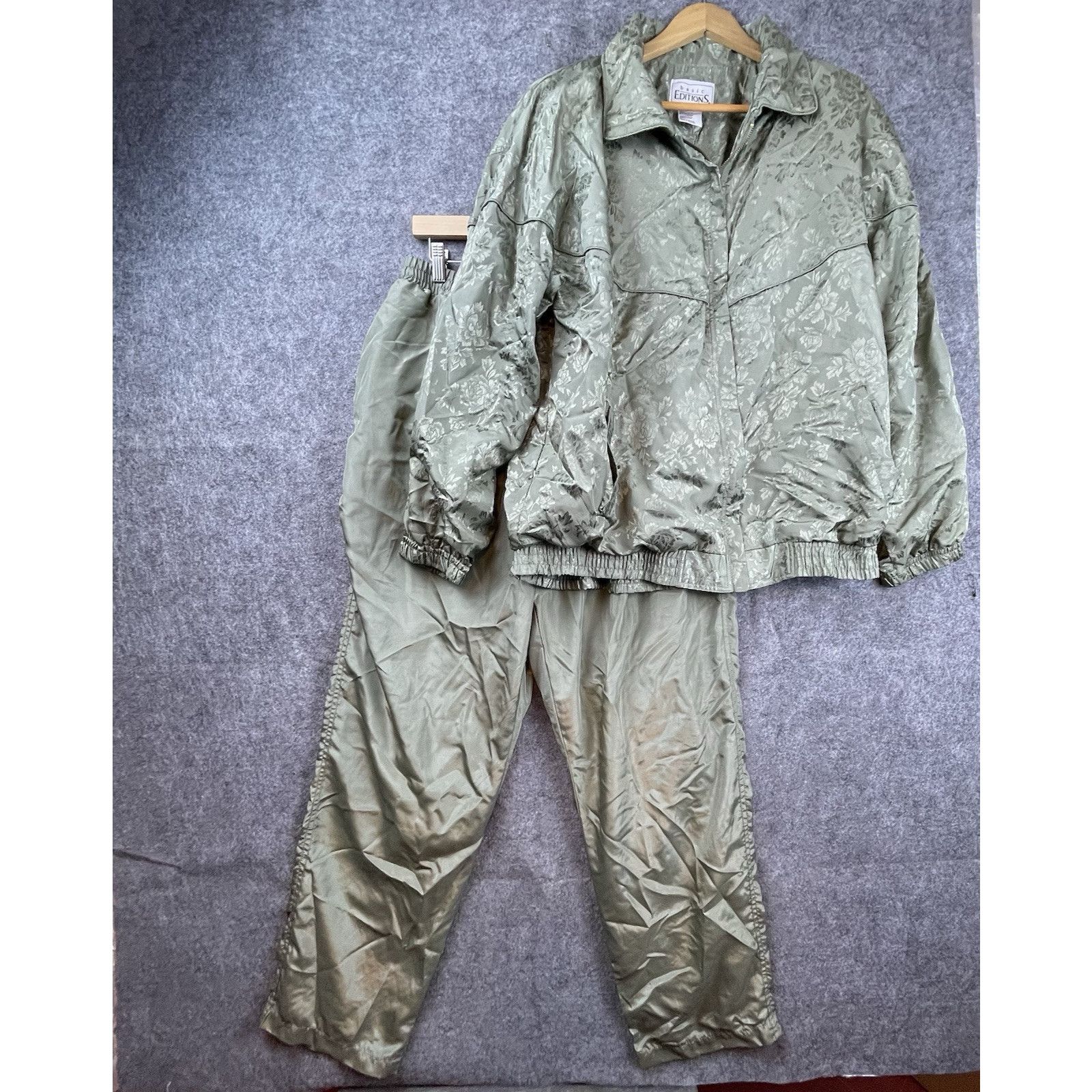 Basic Editions Basic Editions Track Suit Womens L Satin Windbreaker Grandma Size L / US 10 / IT 46 - 1 Thumbnail