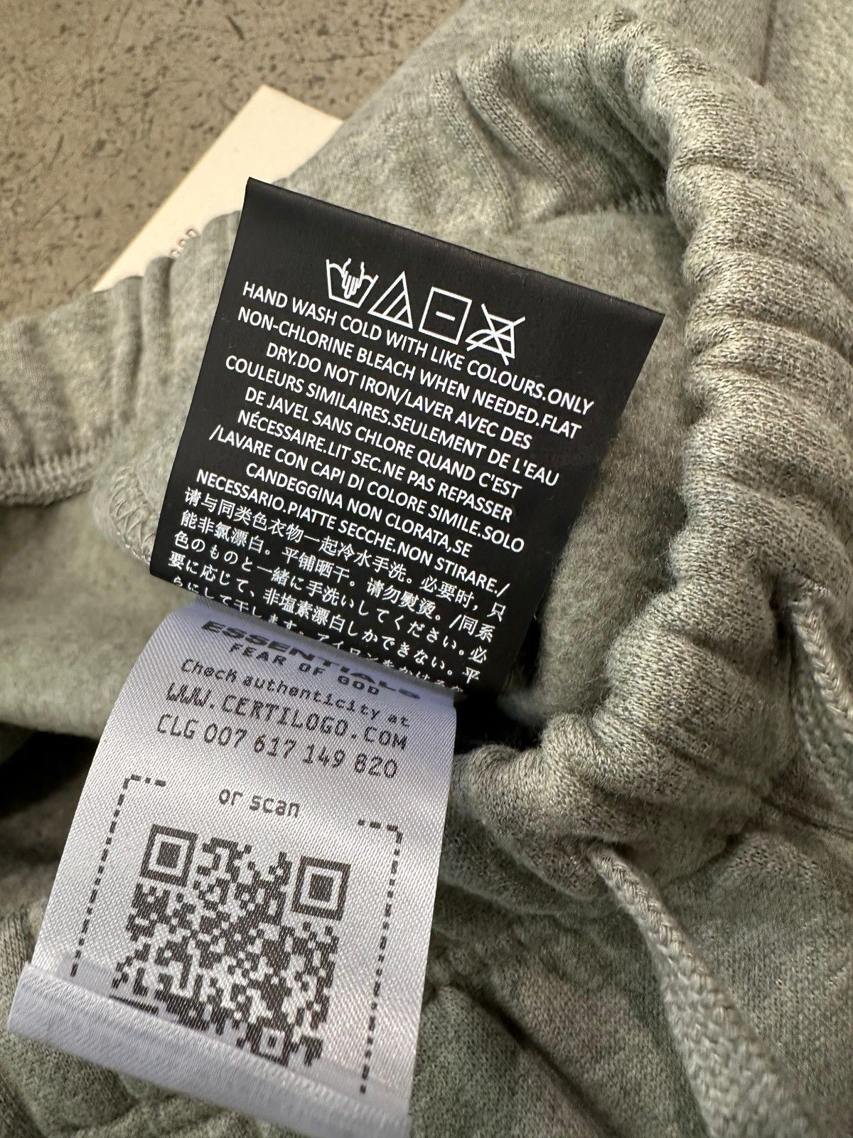 ESSENTIALS - Relaxed Fleece Sweatpant Concrete Heather Bottoms