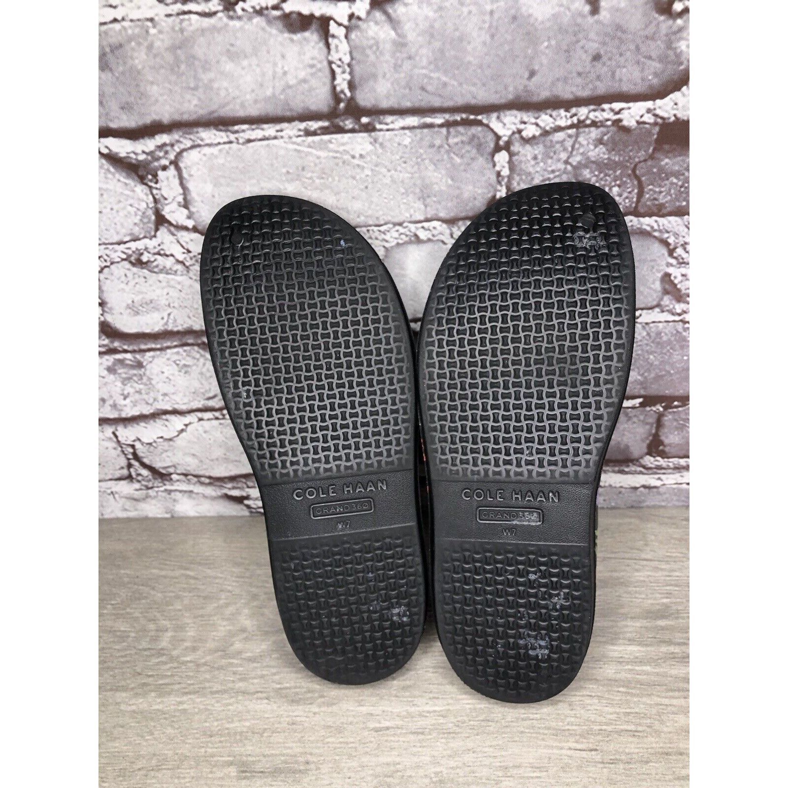 Cole Haan Cole Haan Grand Os. 25390 Black Rubber Floral Print Sandals Size US 7 / IT 37 - 8 Thumbnail