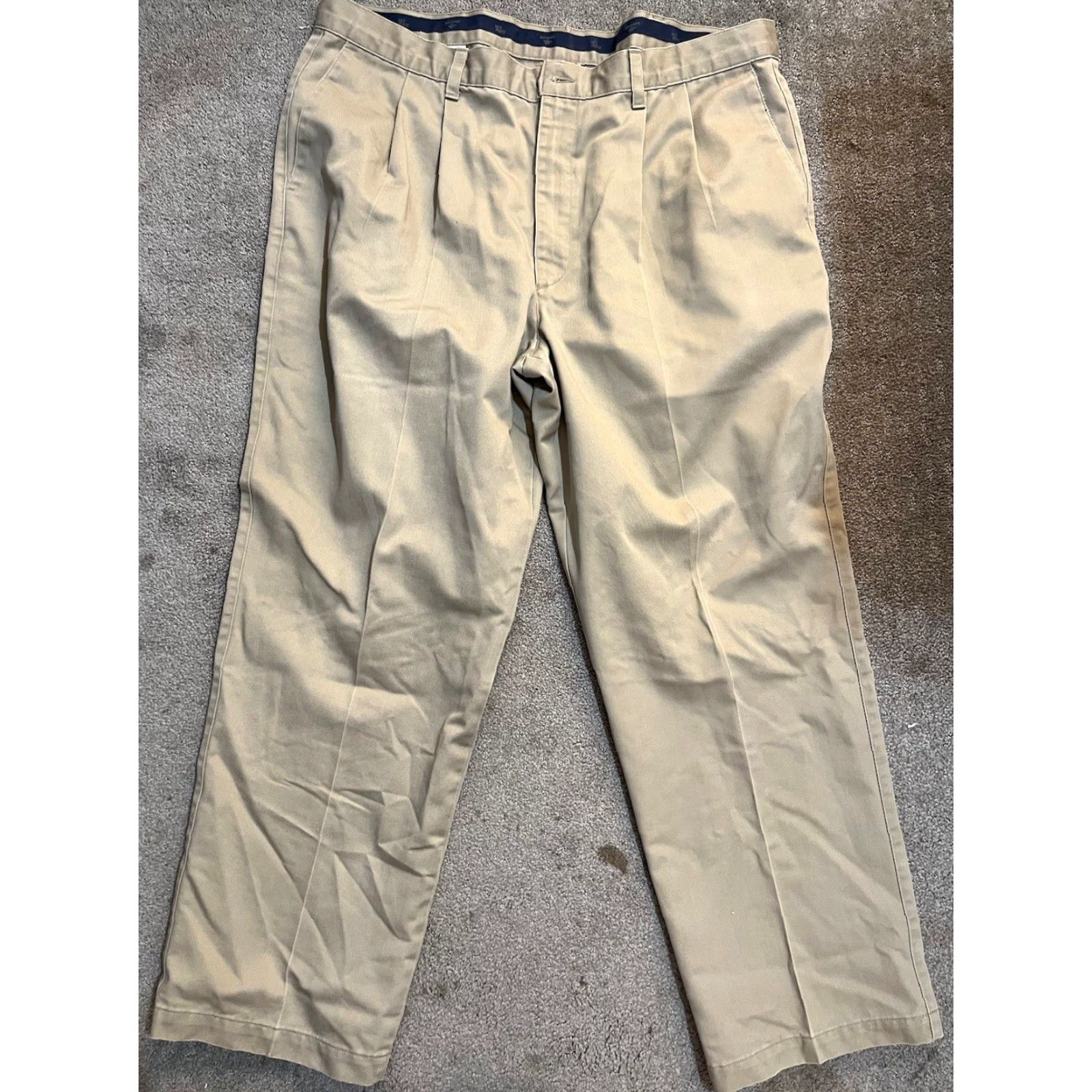 Dockers DOCKERS Classic Fit Pleated Dress Pants 40x29 Khaki Beige Vintage Distressed (Men) Pants Chinos 40 Regular Inseam 29 Navy? Size US 40 / EU 56 - 3 Thumbnail