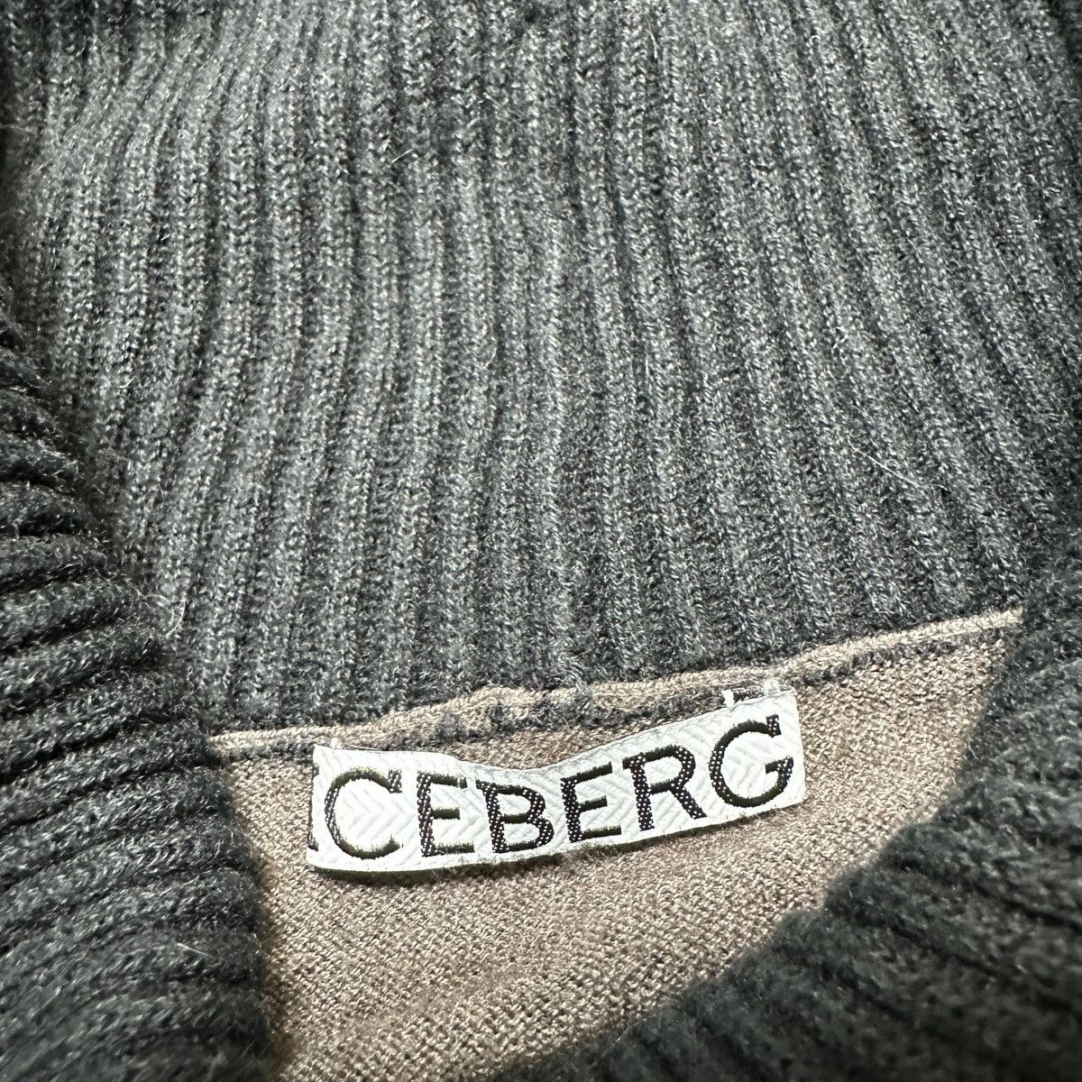 Iceberg Iceberg silk cashmere turtleneck sweater Size M / US 6-8 / IT 42-44 - 4 Thumbnail