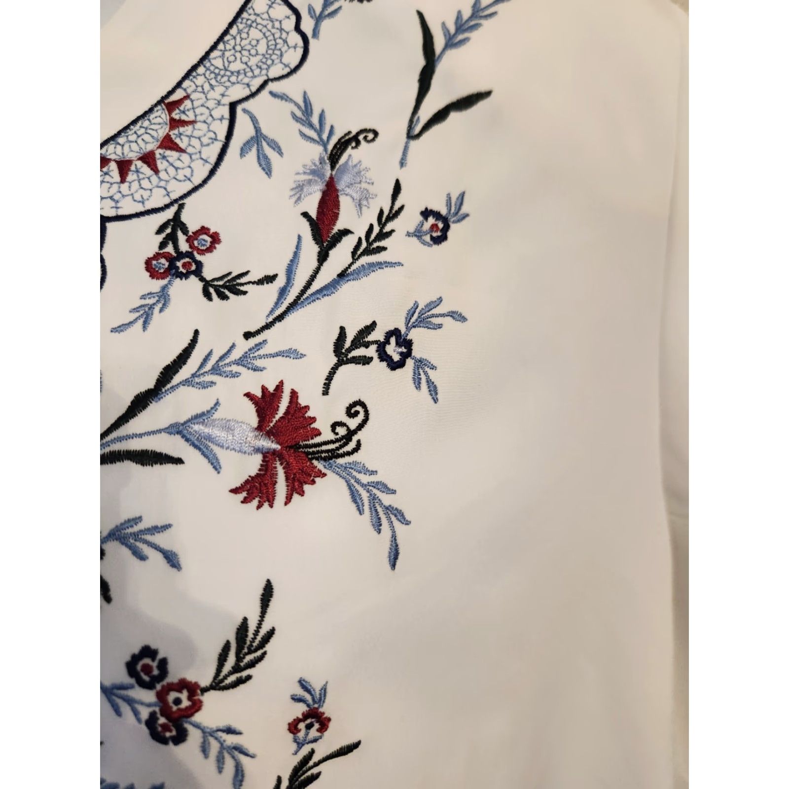 Vintage VINTAGE Laura Scott White Embroidered Floral Trim Button Front Top Boho 22W Plus Womens Blouse Shirt Size 3XL / US 20-22 - 3 Thumbnail