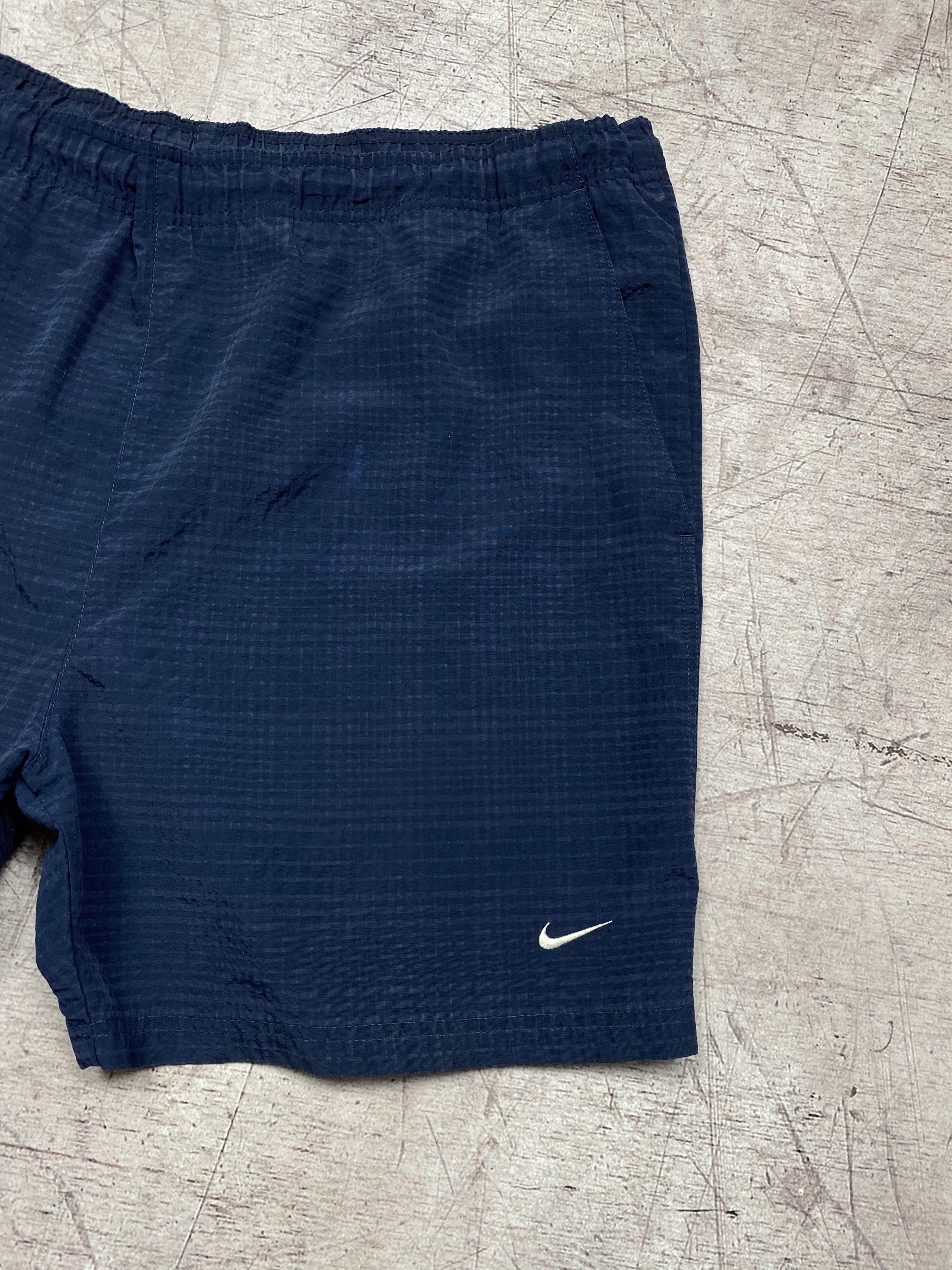Nike Nike Vintage Mens Shorts Size US 36 / EU 52 - 2 Thumbnail