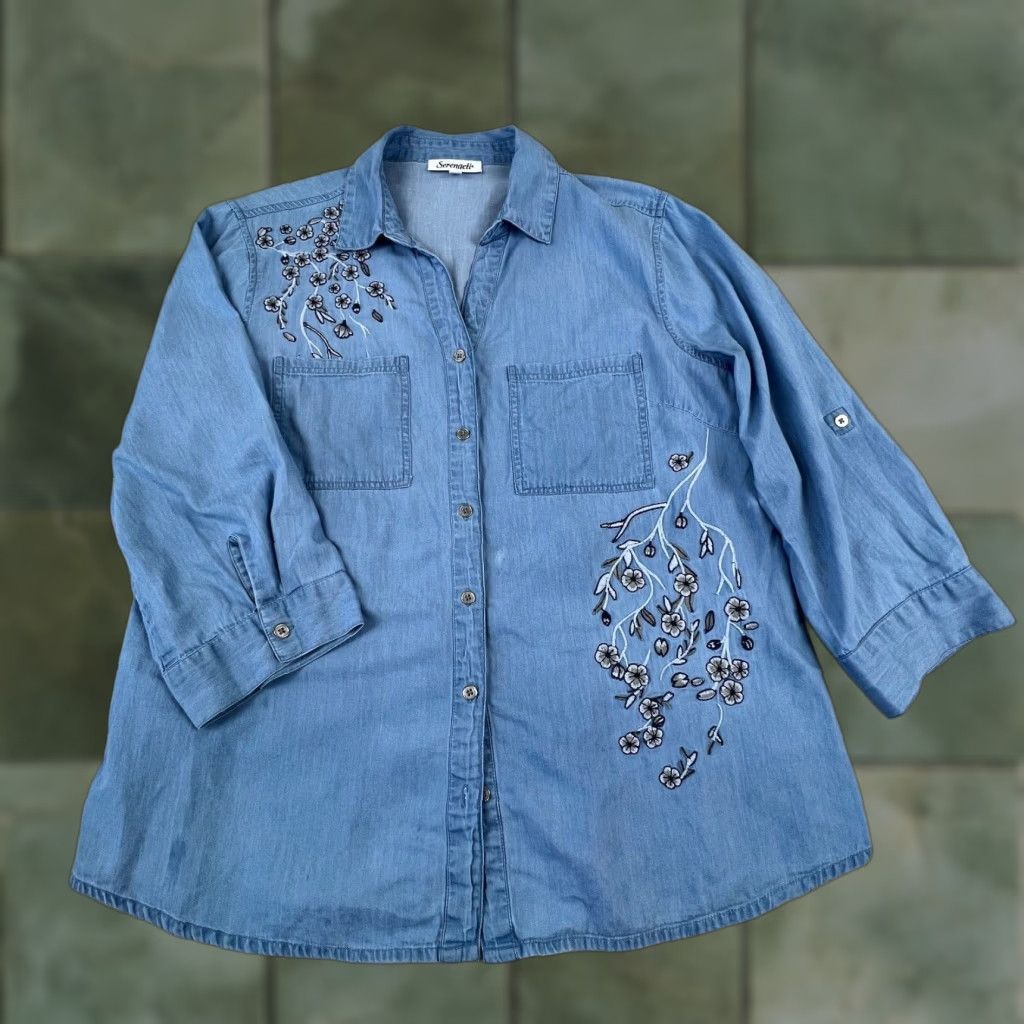 Vintage Serengeti Womens Large Blue Chambray Button Up Shirt Size L / US 10 / IT 46 - 1 Thumbnail