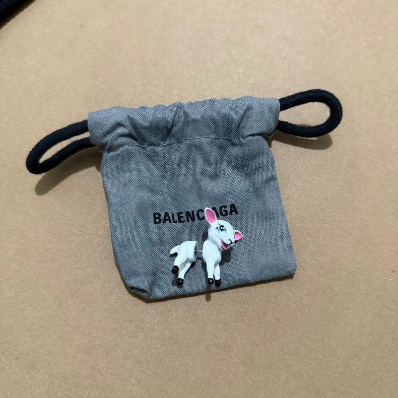 Balenciaga White Happy Lamb Single Earring 2502-Nextarrow