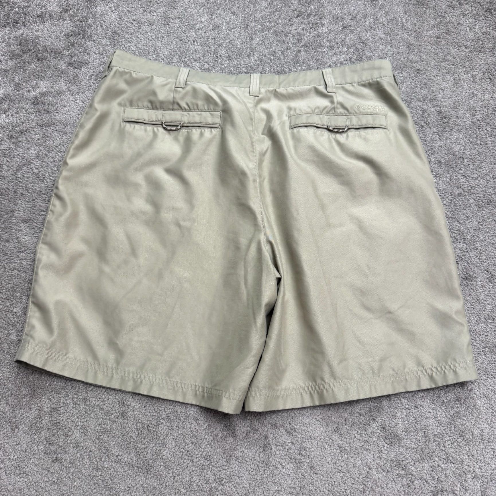 Vintage Columbia Mens Chino Shorts 38 Tan Brown Pleated Front Outdoor Utility Pockets Safari Style 9" Inseam Summer Fall Mens Size US 38 / EU 54 - 2 Thumbnail