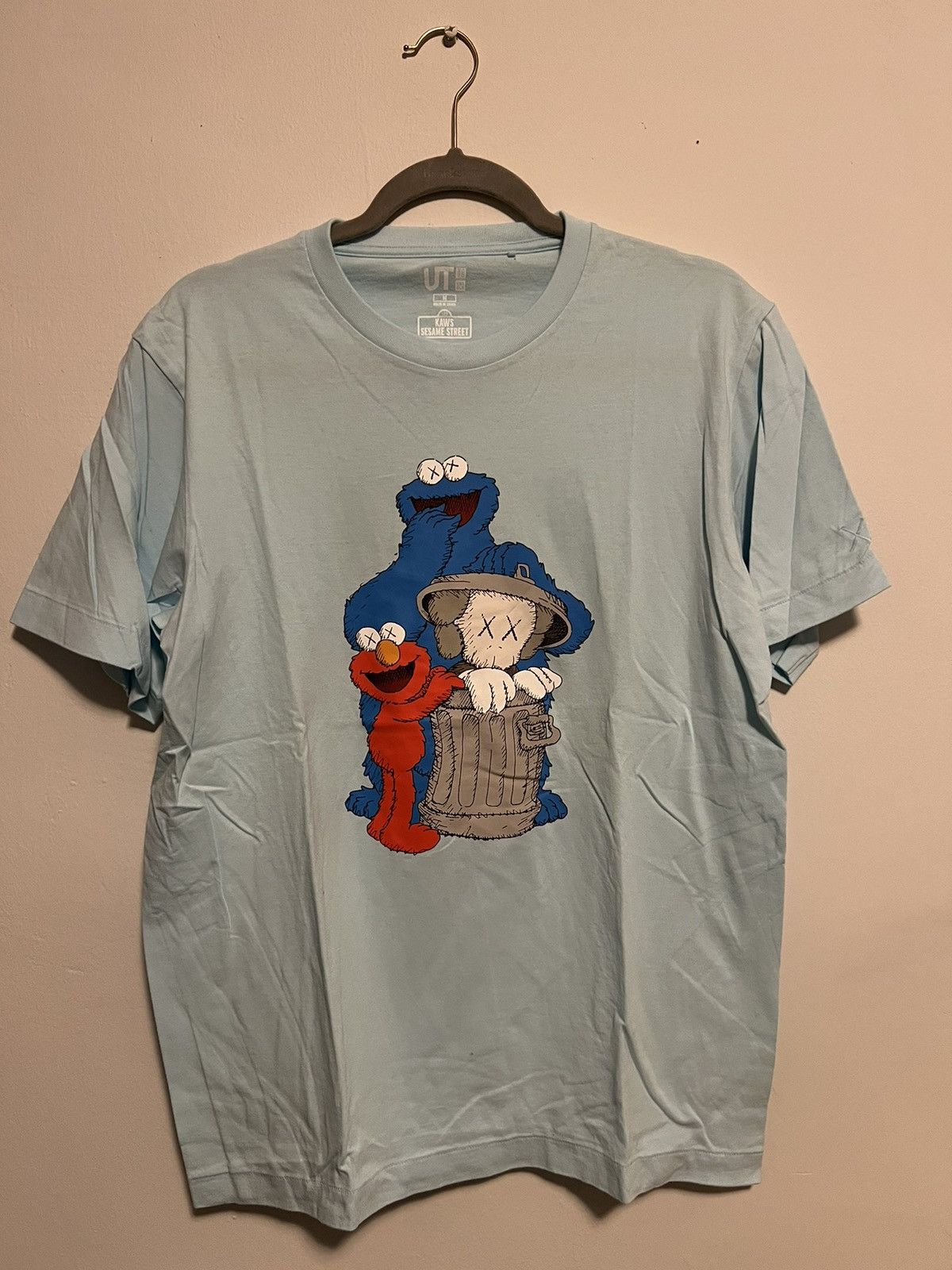 Kaws × Uniqlo KAWS x Uniqlo x Sesame Street Companion Trash Can Tee SS18 Size US M / EU 48-50 / 2 - 1 Thumbnail