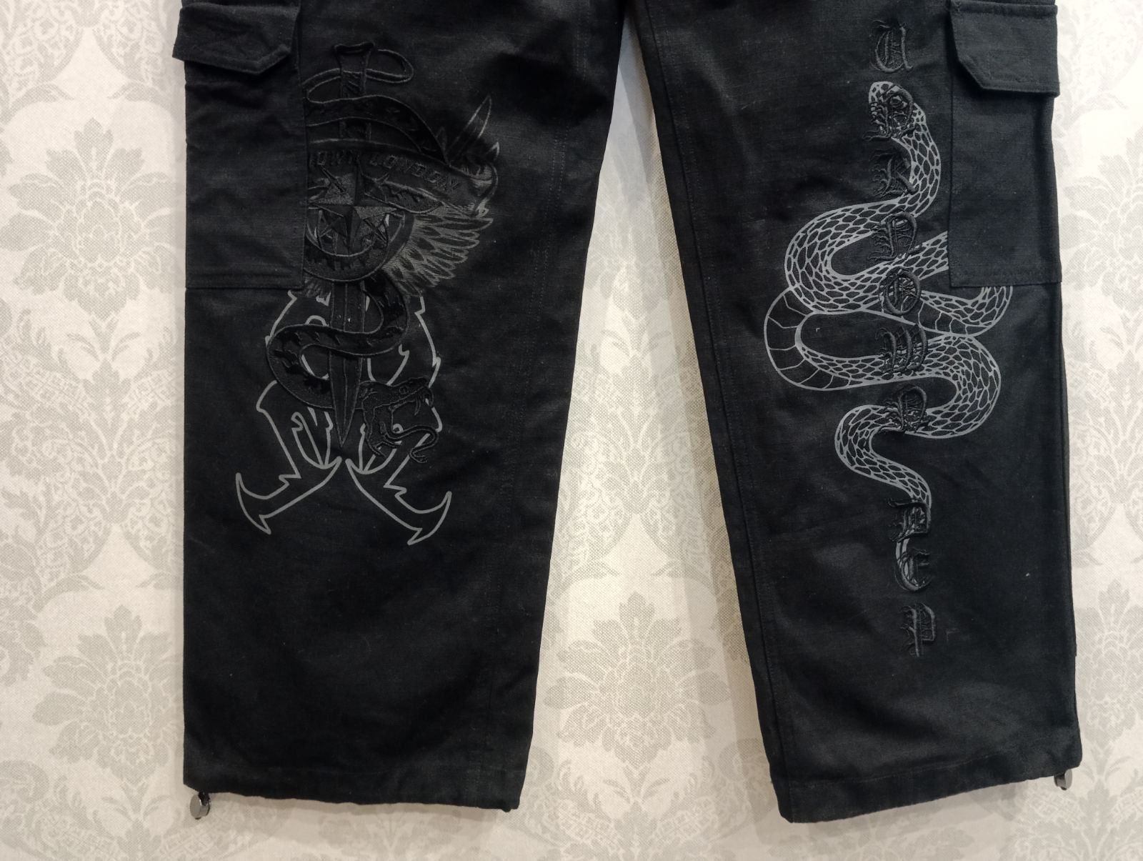 Unknown London Unknown London BLACK EMBROIDERED CARGOS pants Size US 34 / EU 50 - 4 Thumbnail