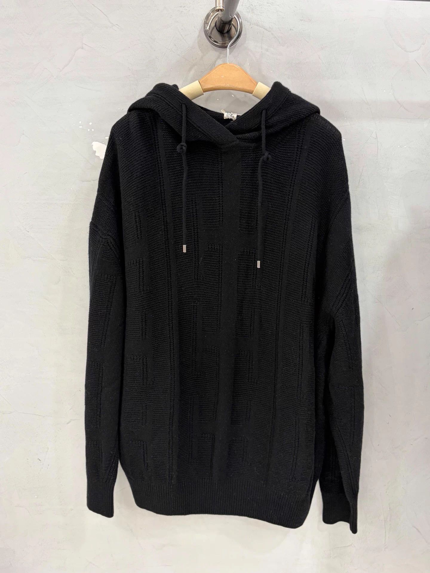 Hermes Hermes Black Wool Embossed H Hooded Sweater 34 Size XS / US 0-2 / IT 36-38 - 1 Thumbnail
