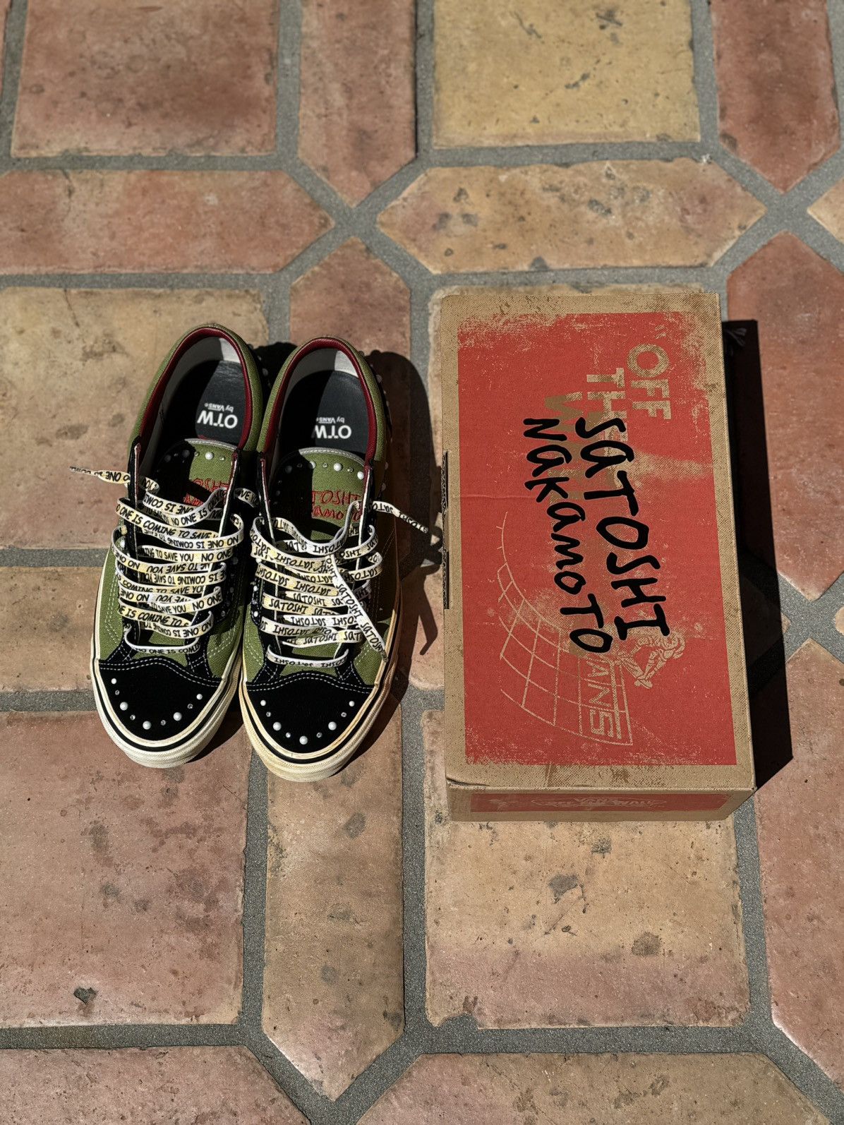 Satoshi Nakamoto × Vans Satoshi Nakamoto X Vans OTW old skool Size US 12 / EU 45 - 2 Thumbnail