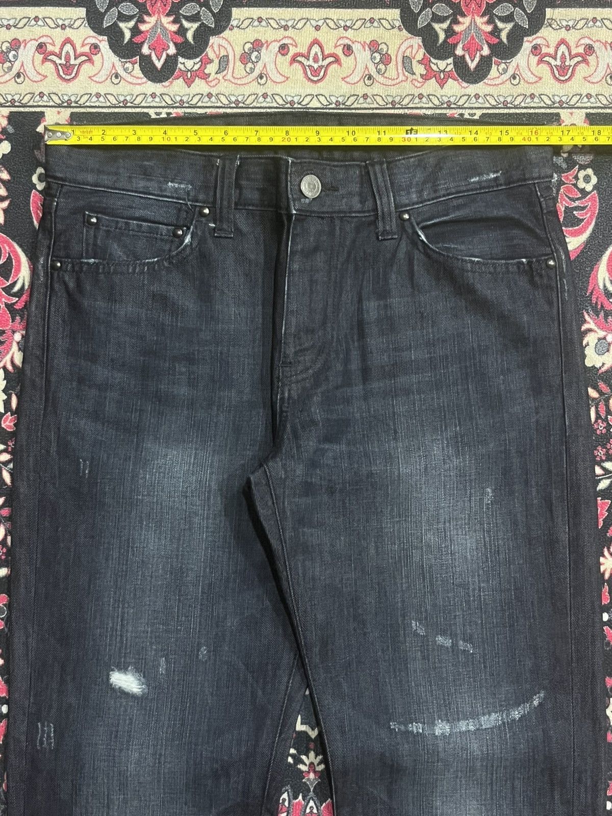Uniqlo Vintage Uniqlo UJ Dark Washed Distressed Straight Leg Jeans Size US 33 - 11 Thumbnail