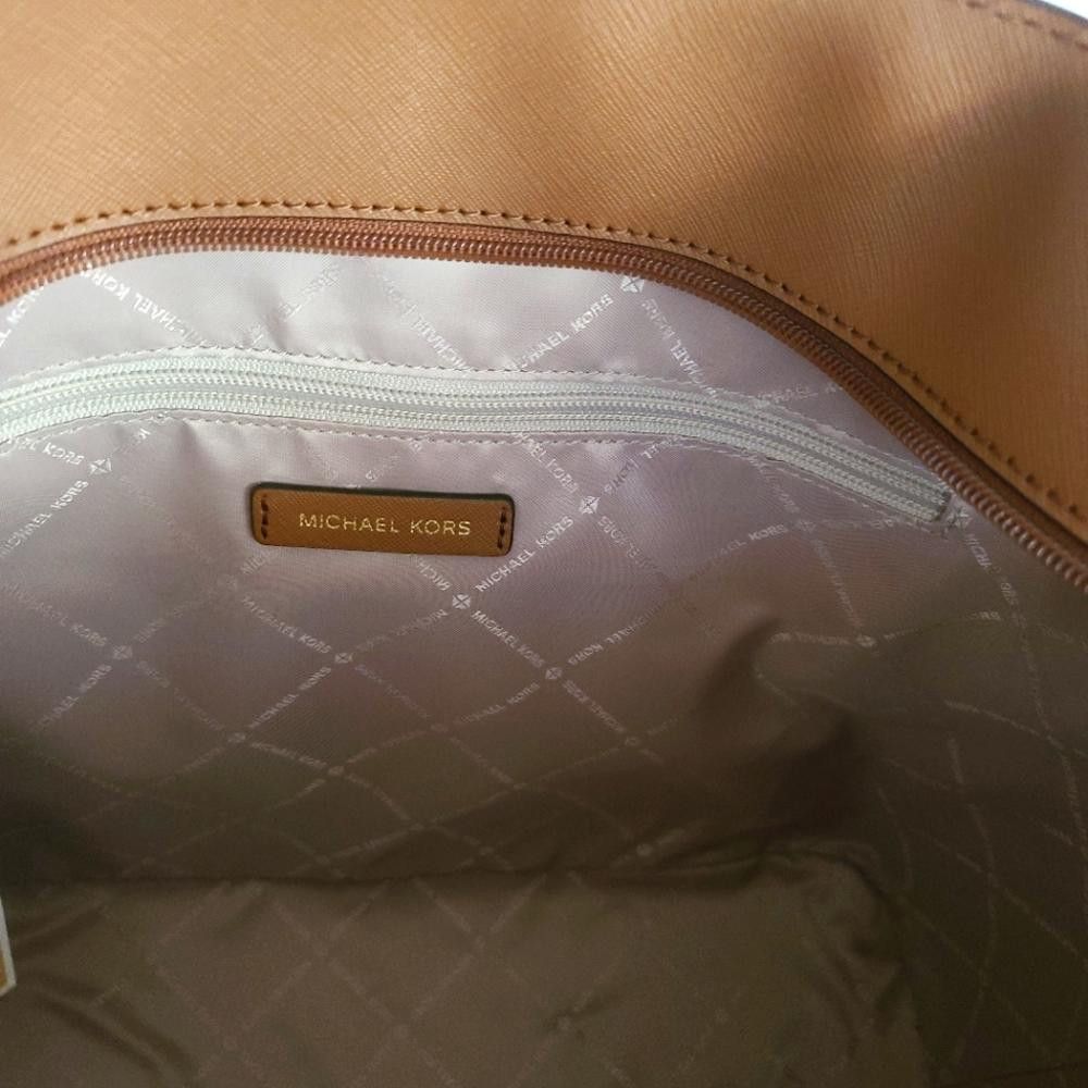 Michael Kors Michael Kors Gilly Large Brown Travel Drawstring Tote Bag Size ONE SIZE - 5 Thumbnail