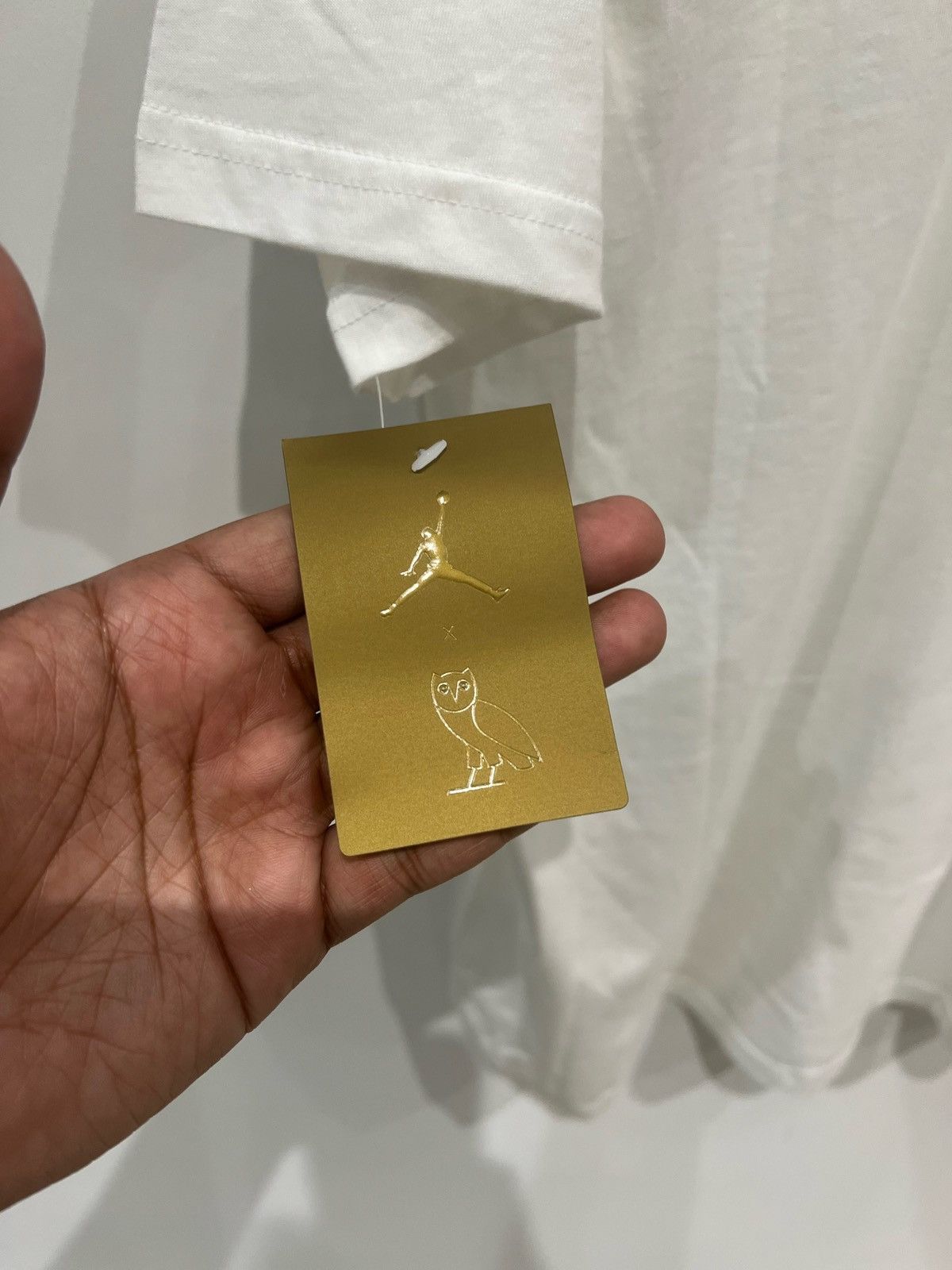 Jordan Brand × October's Very Own Air Jordan x OVO Tee White/Metallic Gold Size: XL Size US XL / EU 56 / 4 - 4 Thumbnail