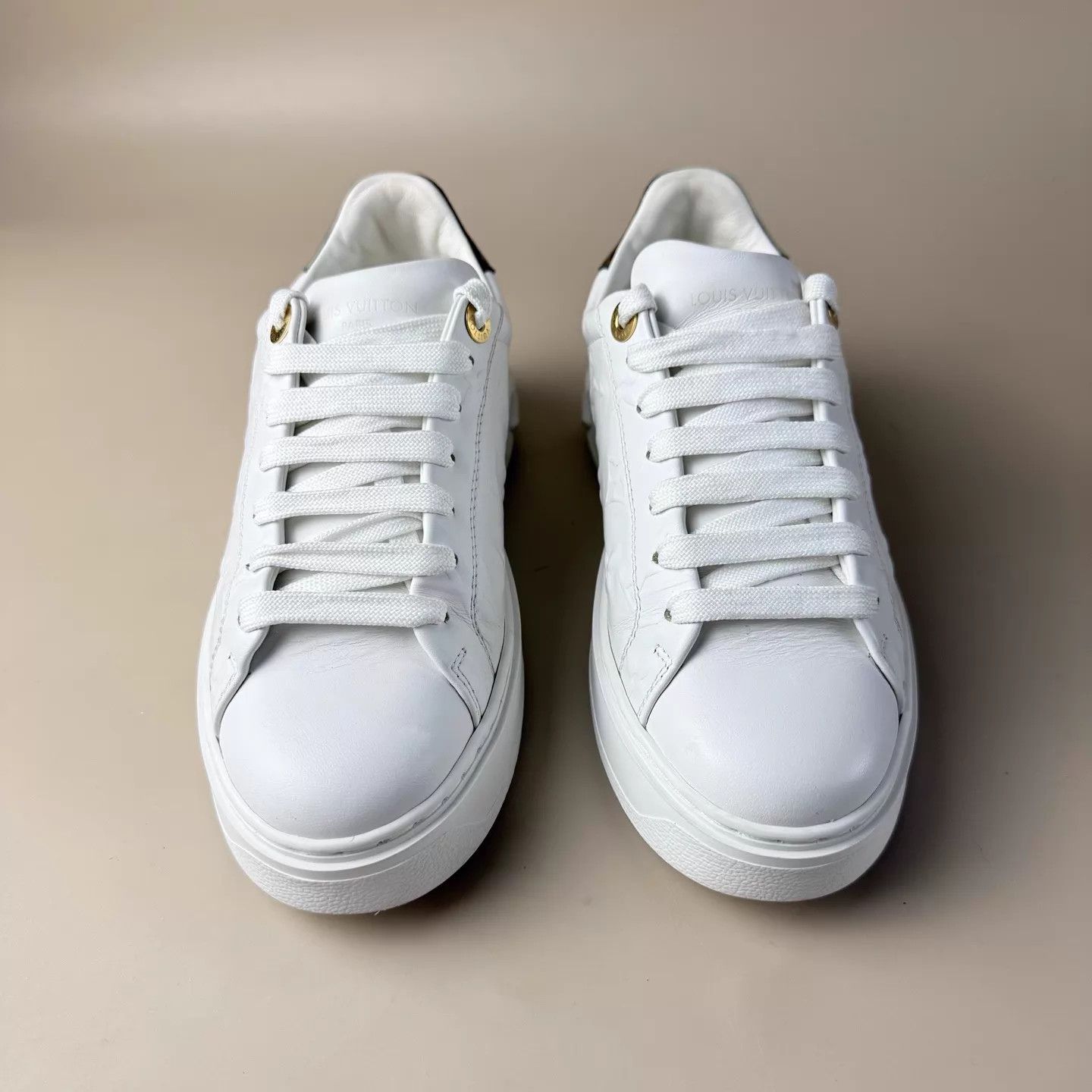 Louis Vuitton LV Time Out Monogram white/brown sneakers 35.5 Size US 5 / IT 35 - 2 Thumbnail