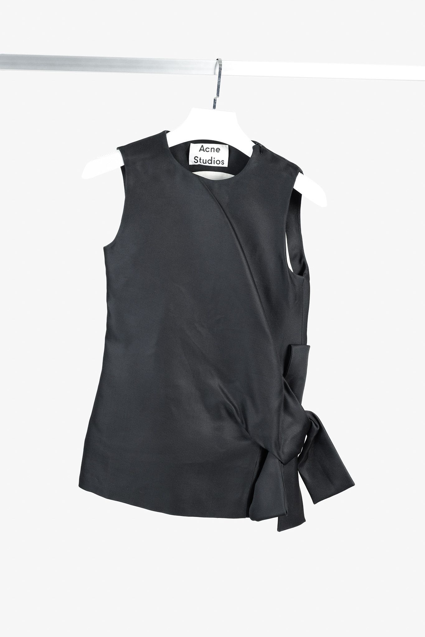 Acne Studios Acne Studios Capron H Silk Black Silk Sleeveless Bow Top Size XS / US 0-2 / IT 36-38 - 1 Thumbnail