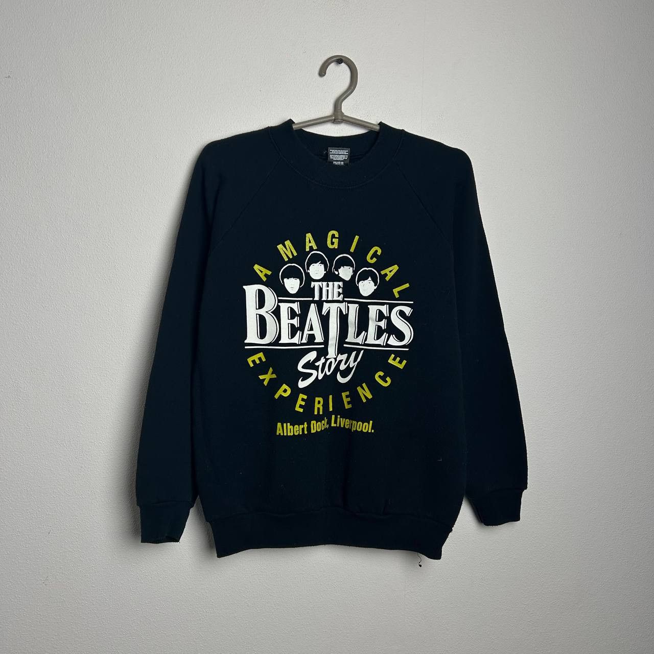 Band Tees Vintage The Beatles Big logo 90s black rock band sweatshirt Size US S / EU 44-46 / 1 - 1 Thumbnail