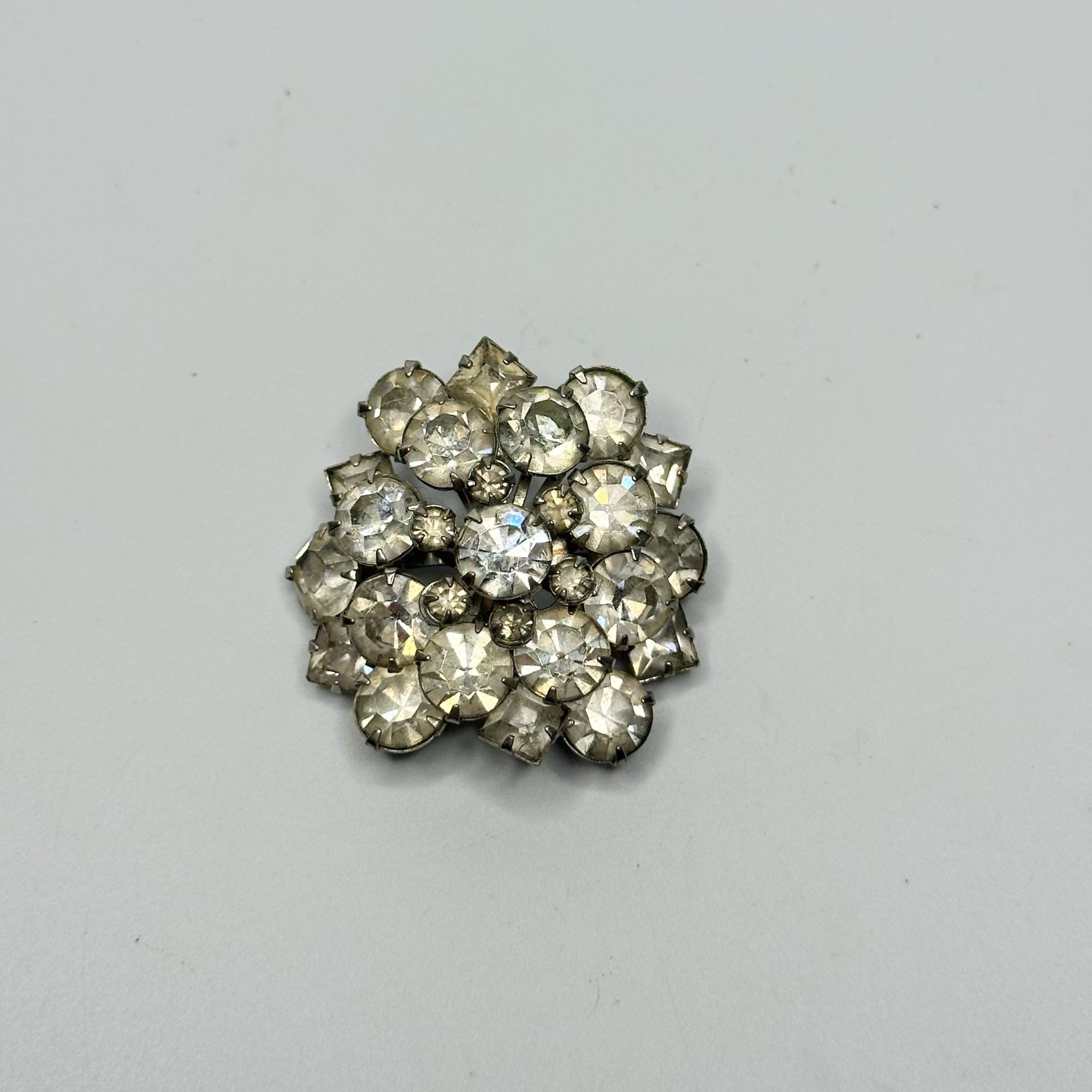 Other Vintage Rhinestone Cluster Dome Silver Tone Brooch Pin Size ONE SIZE - 6 Thumbnail