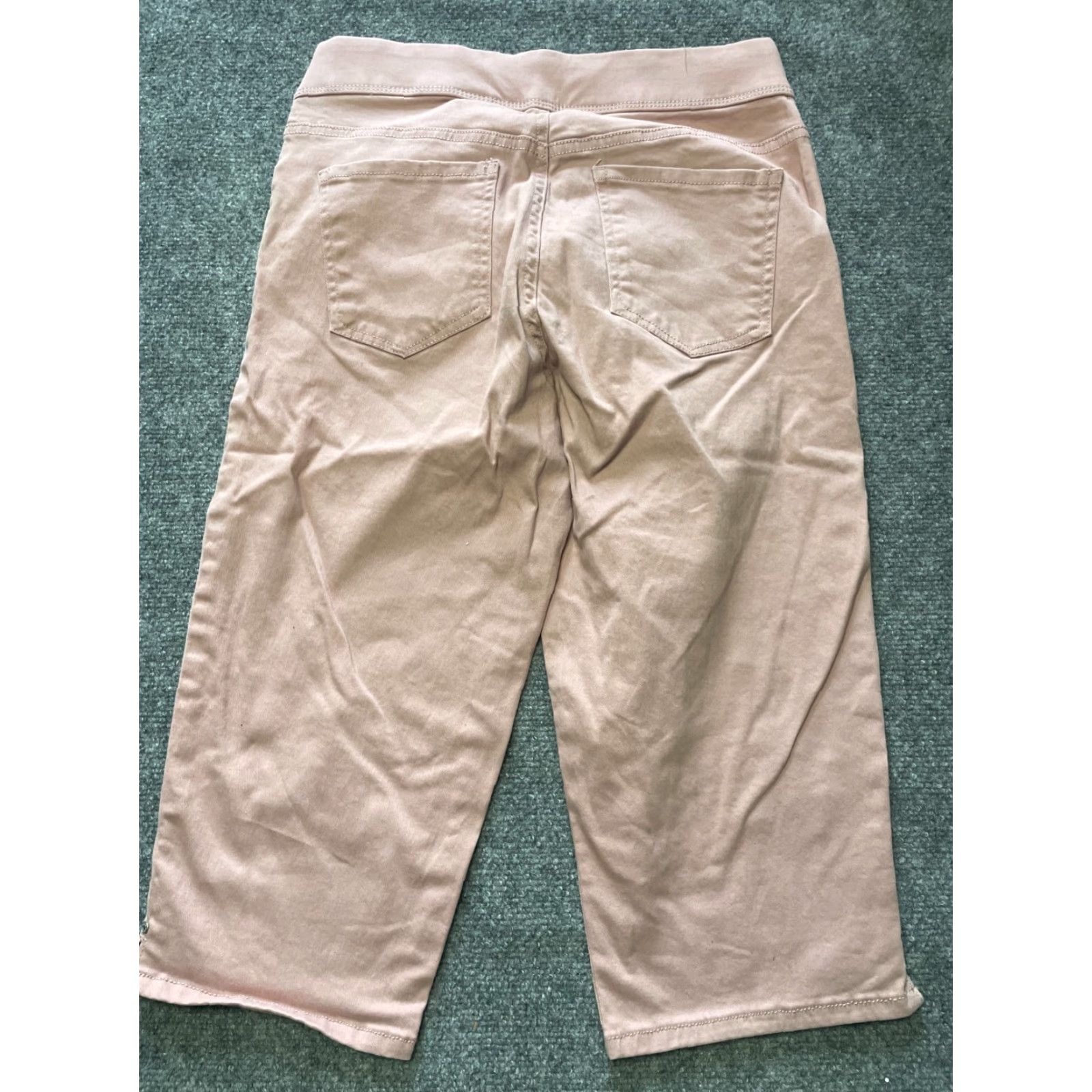 Gloria Vanderbilt Gloria Vanderbilt Capris Women 6 Pink Slimming All Around Capri Pants Women Regular Size 6 Solid Stretch Womens Size 28" / US 6 / IT 42 - 3 Thumbnail