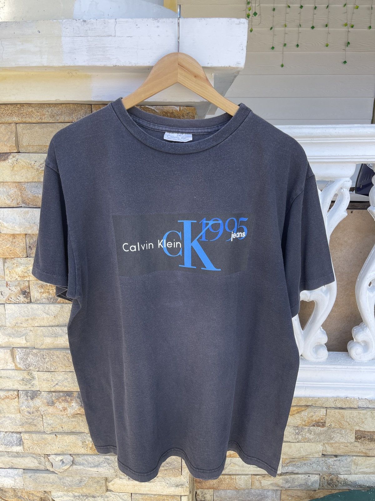 Calvin Klein Rare🔥Vtg90s Archive CALVIN KLEIN Sun Faded T Shirt Size US XL / EU 56 / 4 - 1 Thumbnail