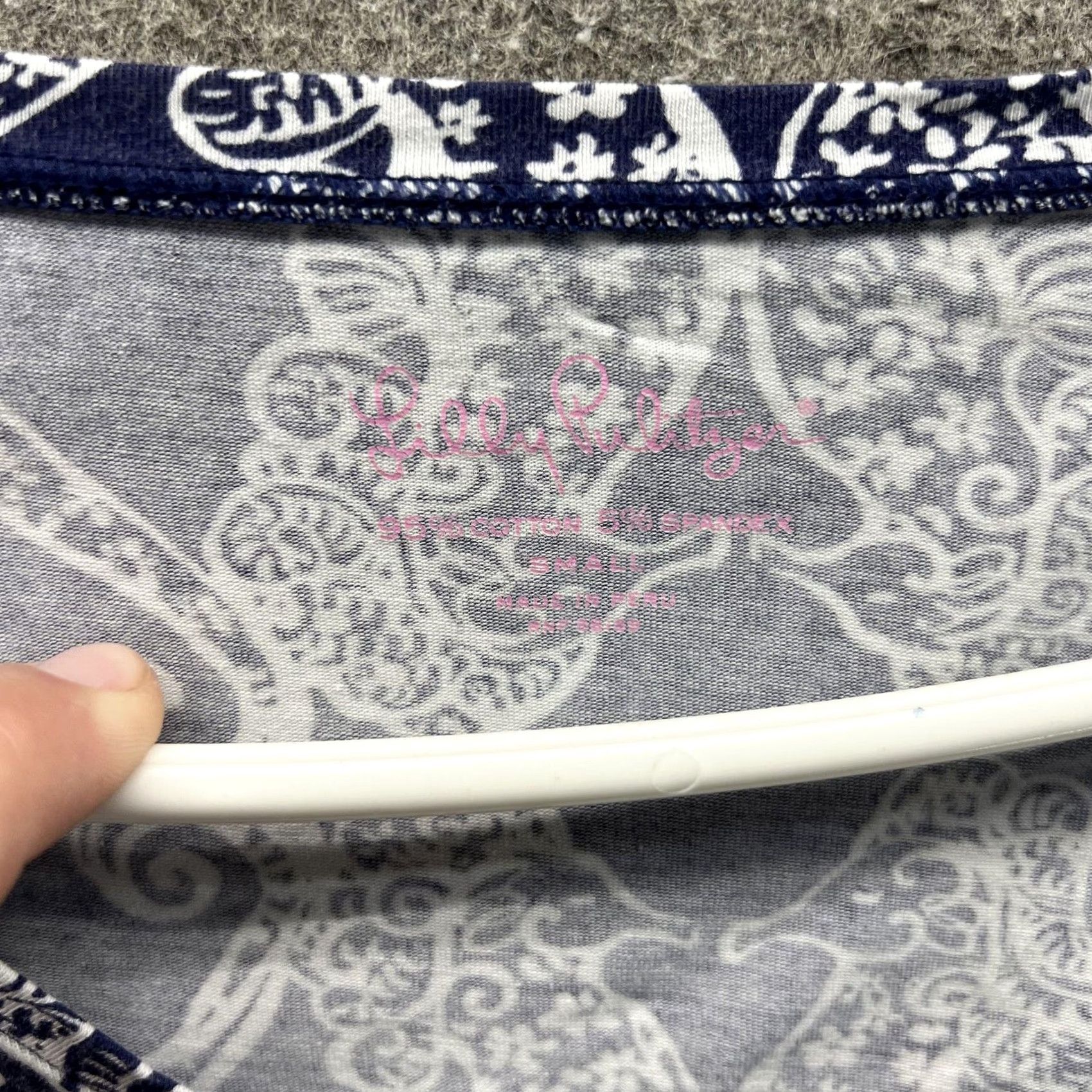 Lilly Pulitzer Lilly Pulitzer Shirt Womens Small Blue Floral V Neck Long Sleeve Jersey Top Size S / US 4 / IT 40 - 2 Thumbnail