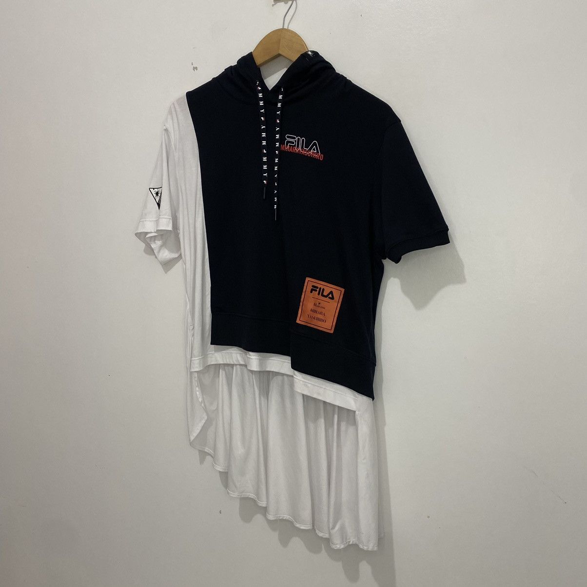 Fila × Maison MIHARA YASUHIRO Fila Mihara Yasuhiro Asymmetrical Hooded Shirt Size S / US 4 / IT 40 - 2 Thumbnail