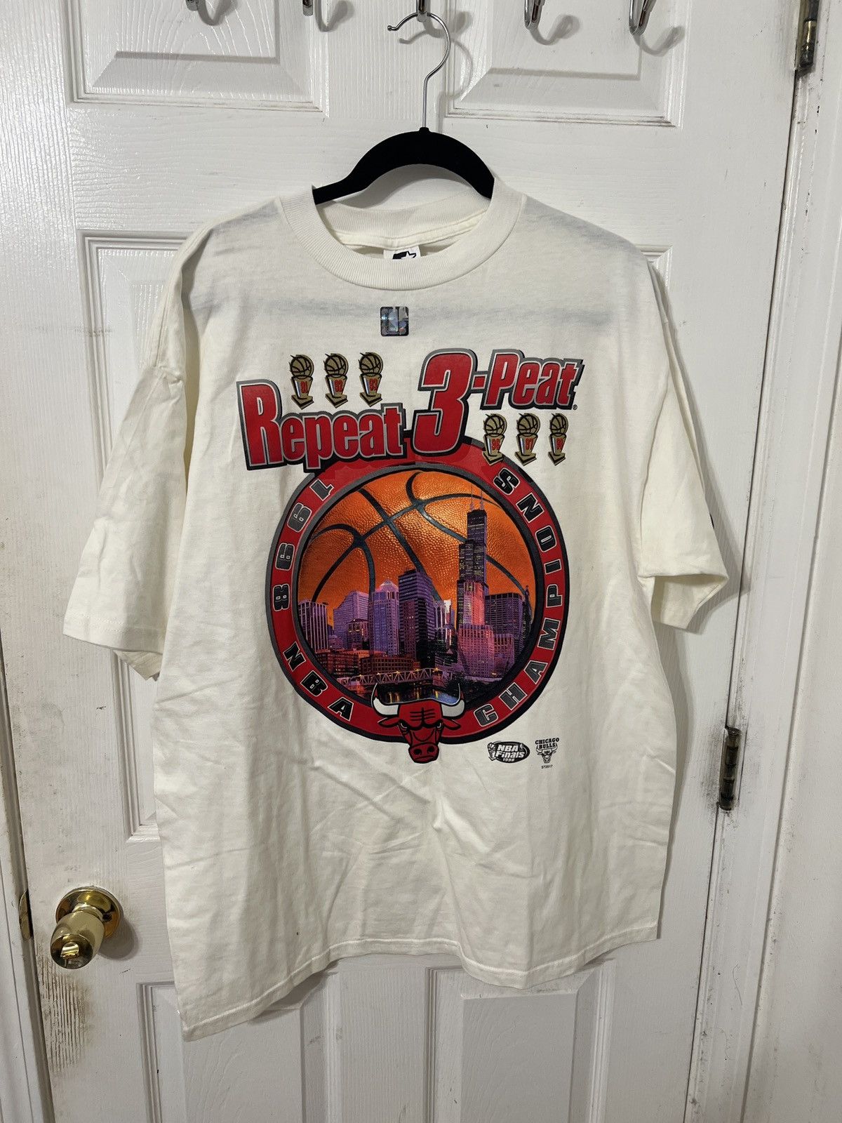 Bulls repeat 3peat championship tshirt michael jordan