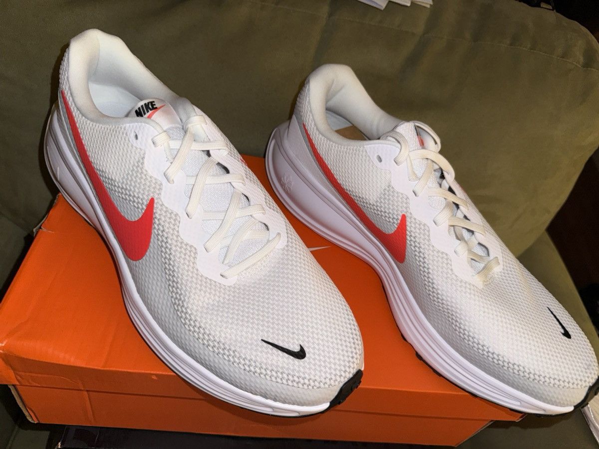 Nike Nike Revolution 8 Wide sz14 New in OG Box! White/Crimson Red Size US 14 / EU 47 - 9 Thumbnail