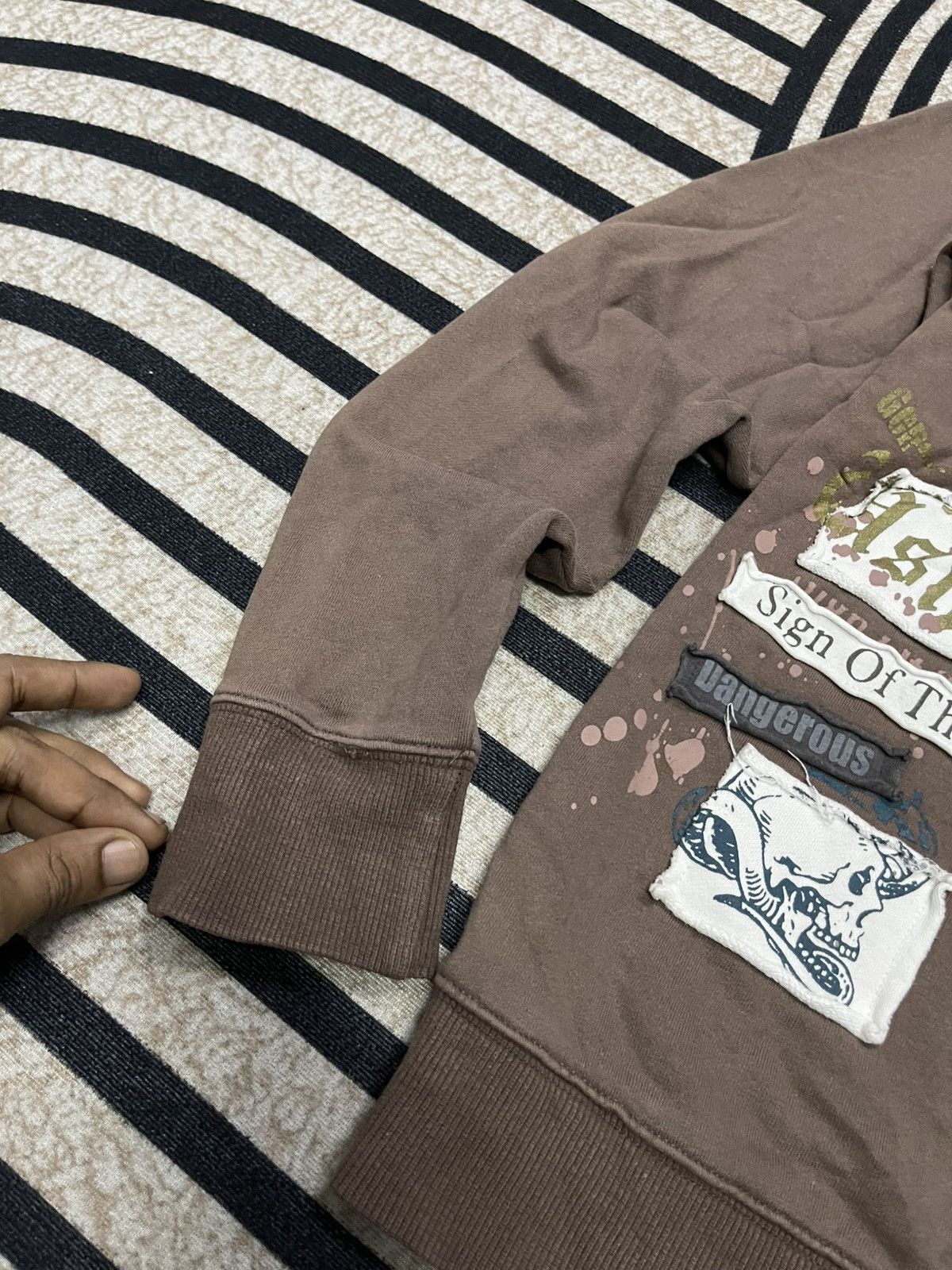 Eternal 2000s ETERNAL SKULL/CROSS DESIGN SUNFADED SWEATSHIRT Size US M / EU 48-50 / 2 - 6 Thumbnail
