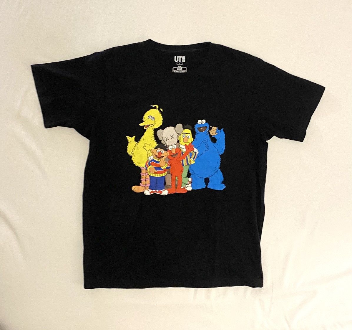 Kaws × Uniqlo Rare KAWS x UNI QLO Sesame Street Tee - L Black Size US L / EU 52-54 / 3 - 1 Thumbnail