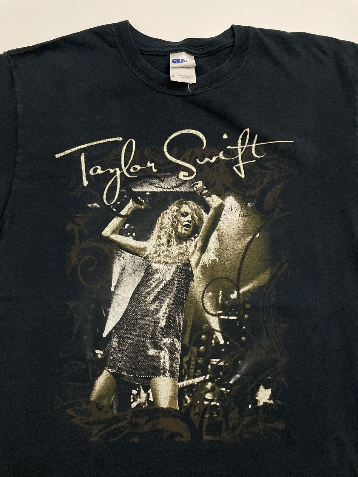Band Tees Vintage Taylor Swift Fearless Album Tour Promo T-Shirt Size US M / EU 48-50 / 2 - 3 Thumbnail