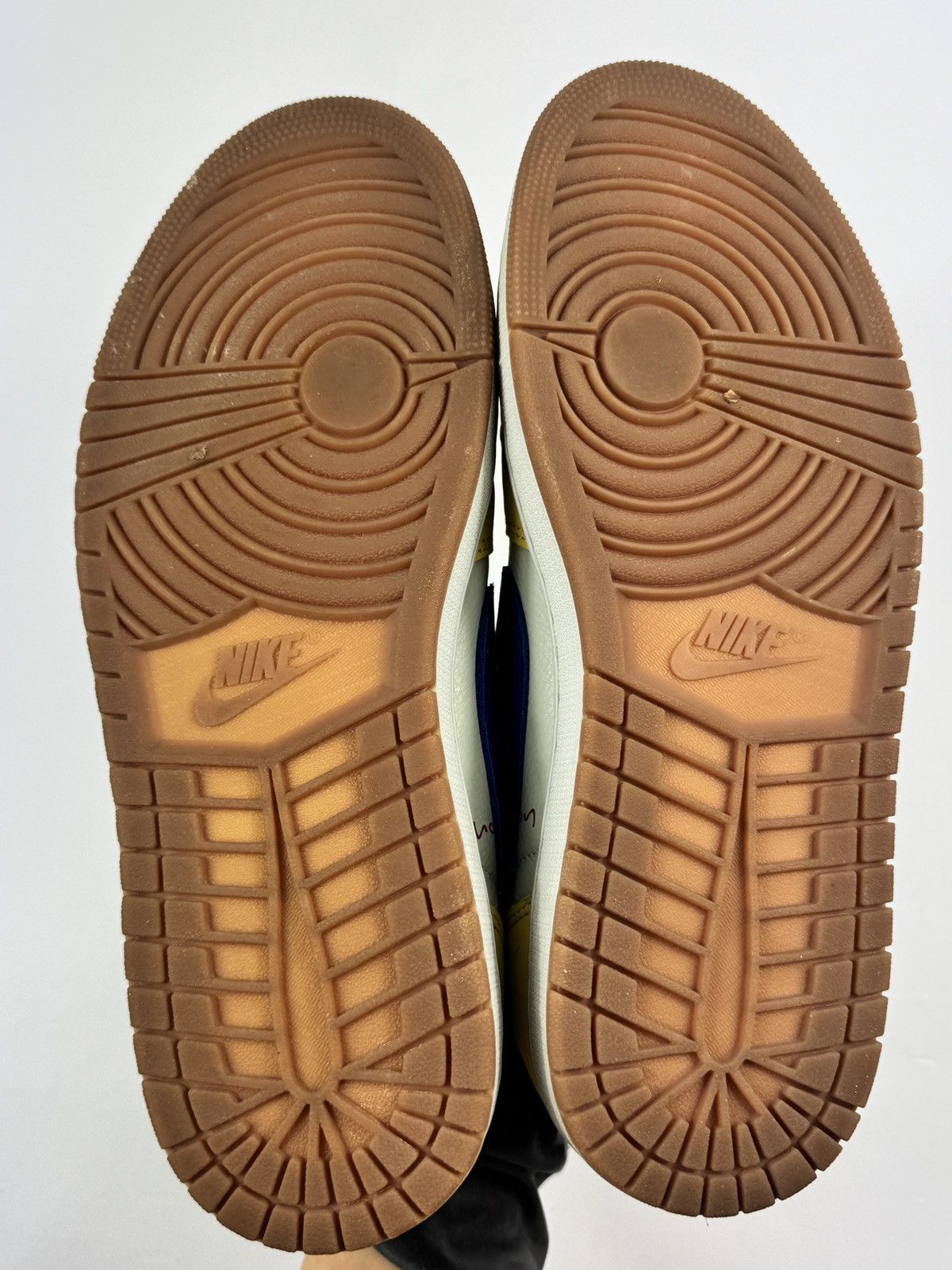 Nike x TRAVIS SCOTT JORDAN 1 LOW OG SP Size US 10 / EU 43 - 6 Thumbnail