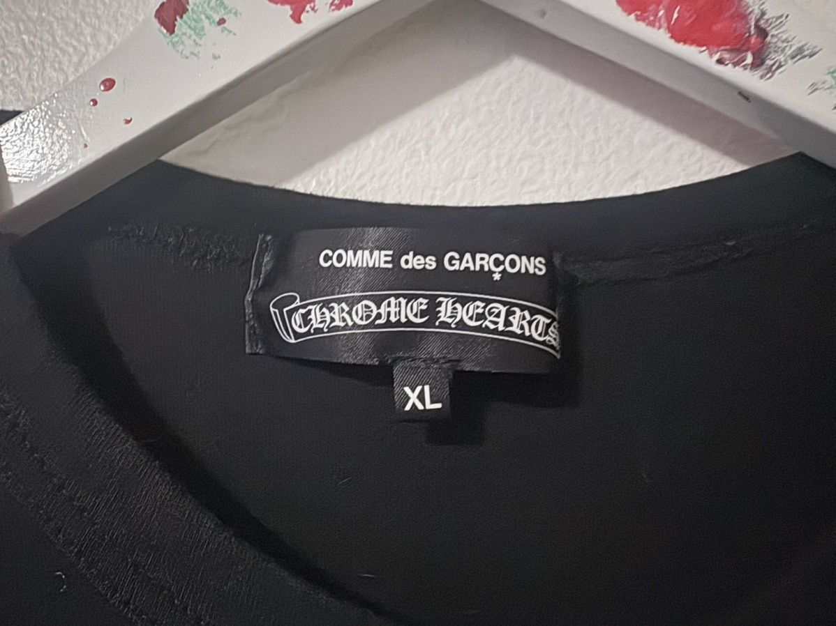 Chrome Hearts × Comme des Garcons Chrome hearts x dsm scroll logo tee size XL Size US XL / EU 56 / 4 - 2 Thumbnail