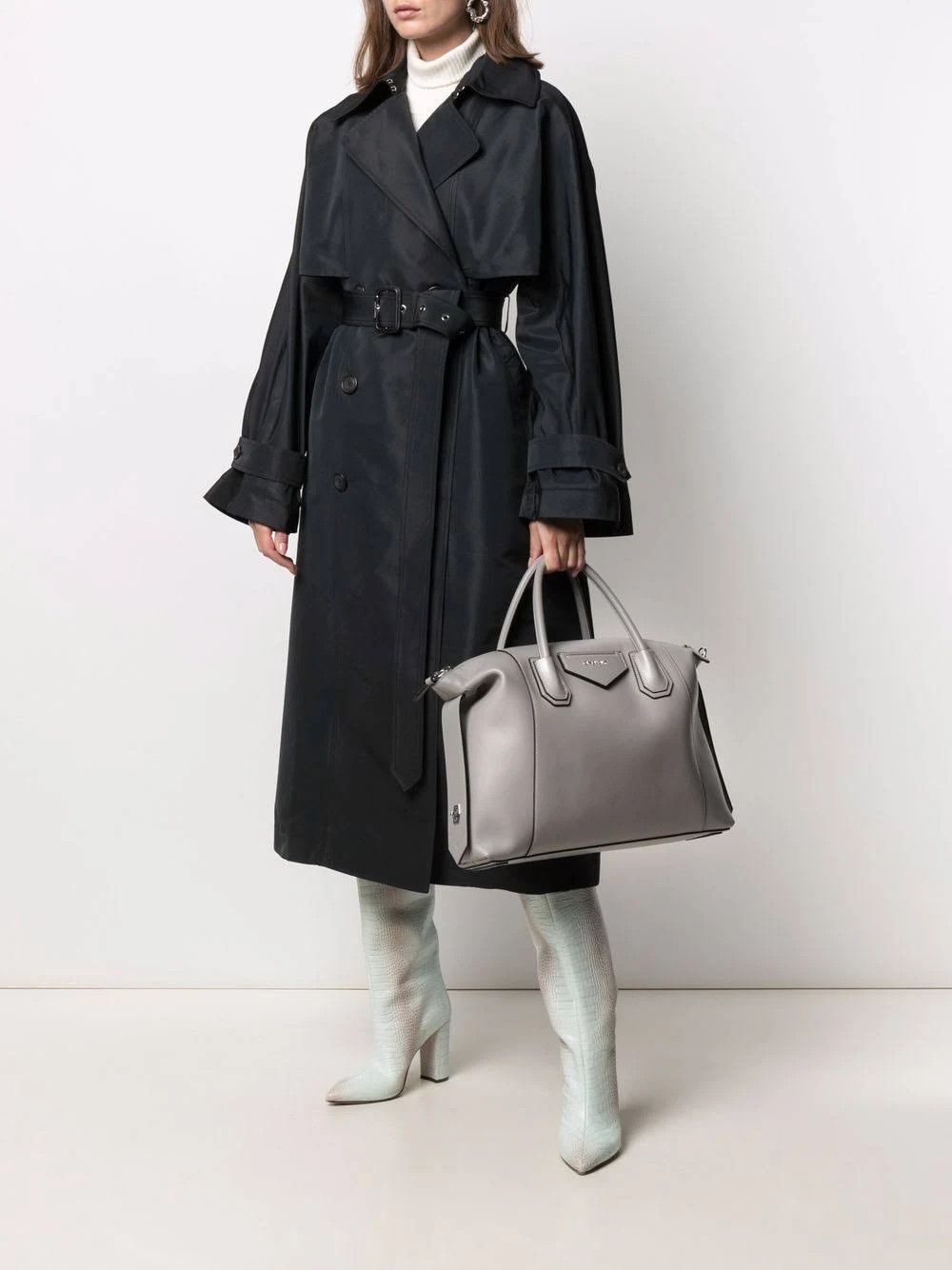 Givenchy o1srvl11e0824 Size: OS/ Medium Antigona Soft Bag in Grey Size ONE SIZE - 4 Thumbnail