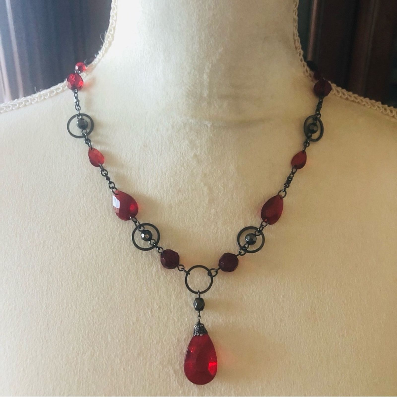 Jewelry Faceted vampire blood glass gunmetal floating bead necklace Size ONE SIZE - 2 Thumbnail