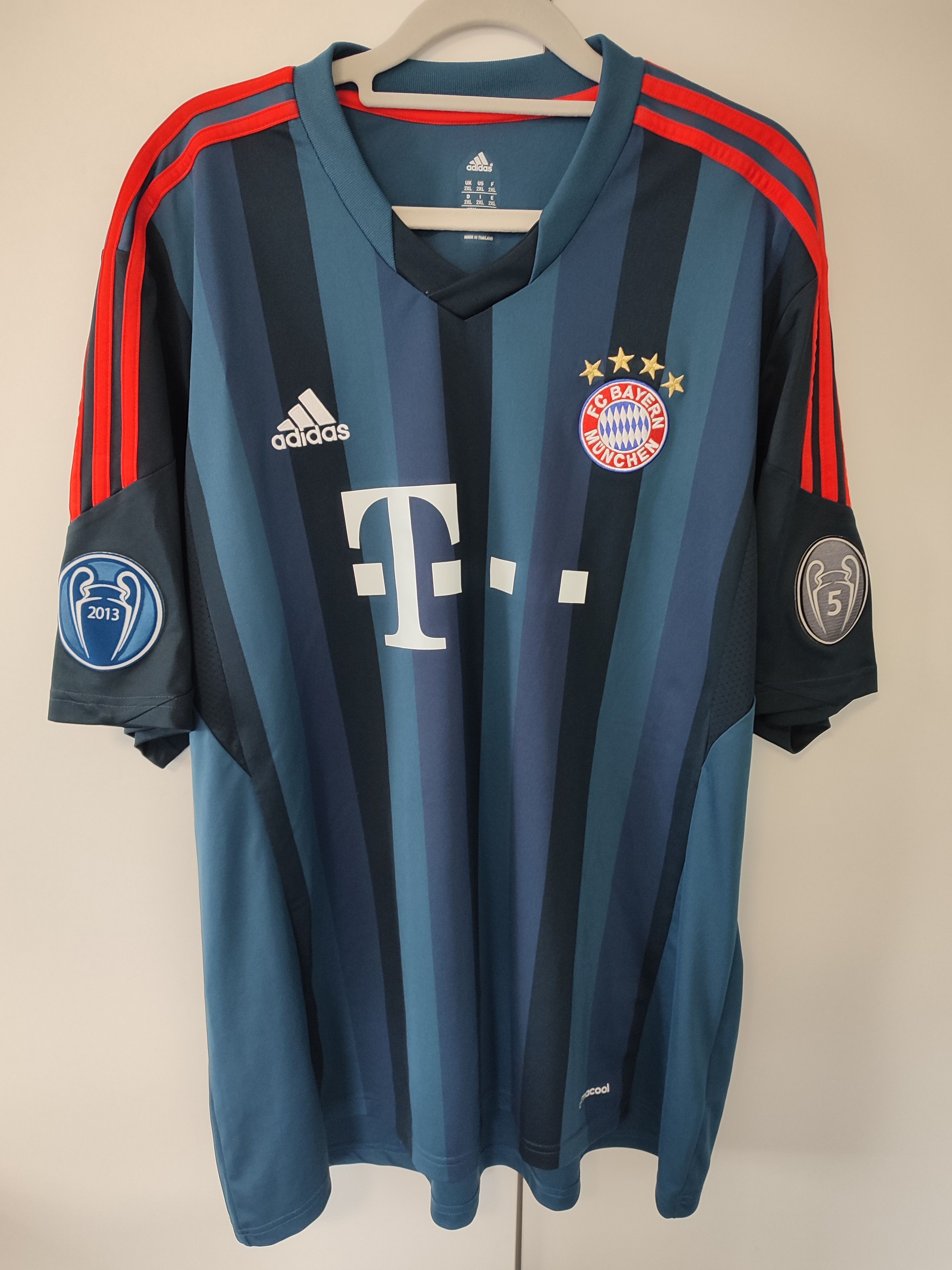 Adidas FC BAYERN MUNICH 2013/2014 THIRD FOOTBALL XL Size US XL / EU 56 / 4 - 15 Thumbnail