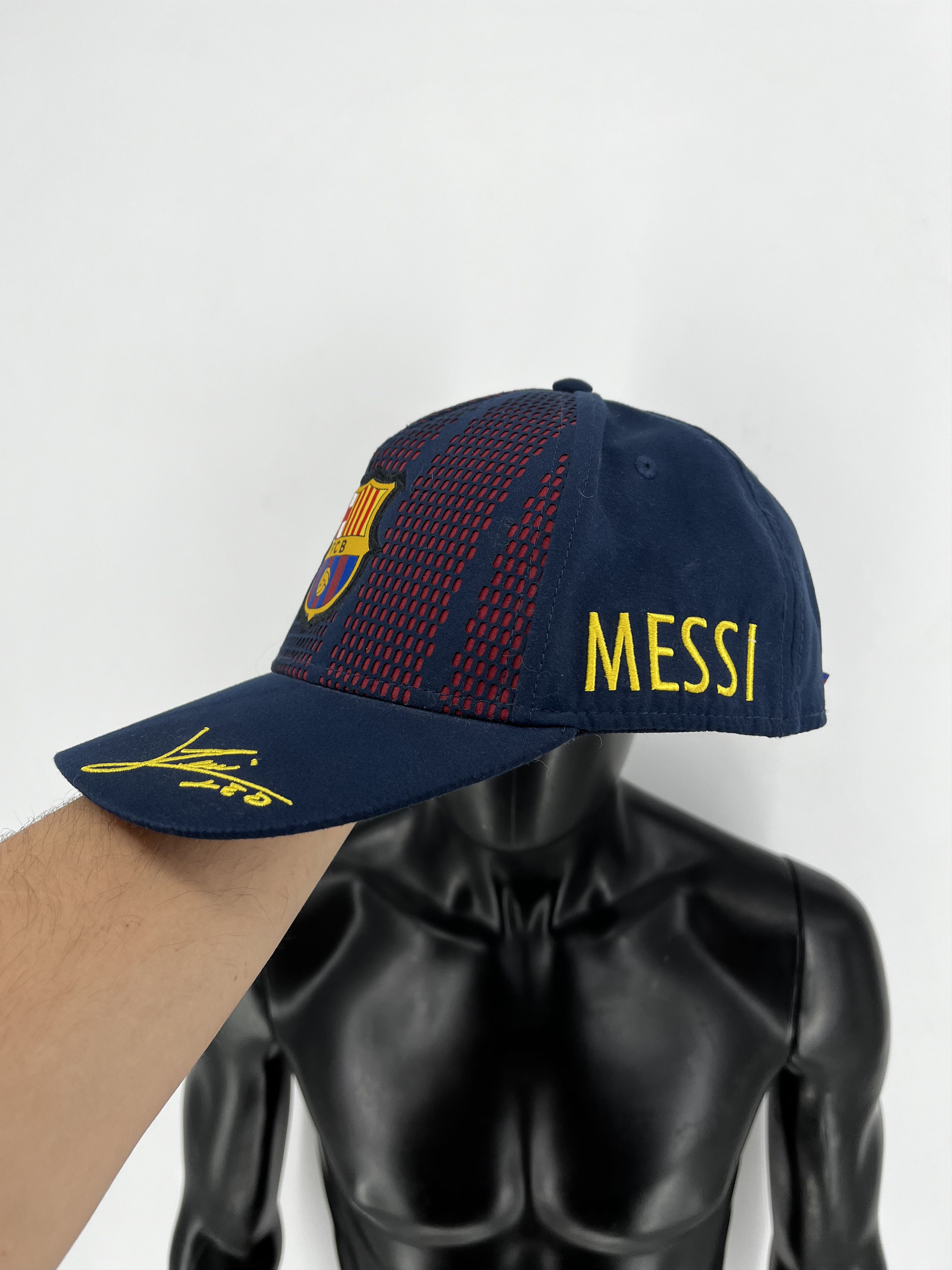 Vintage BARCELONA 10 LIONEL MESSI FOOTBALL FUSSBALL BASEBALL Size ONE SIZE - 3 Thumbnail