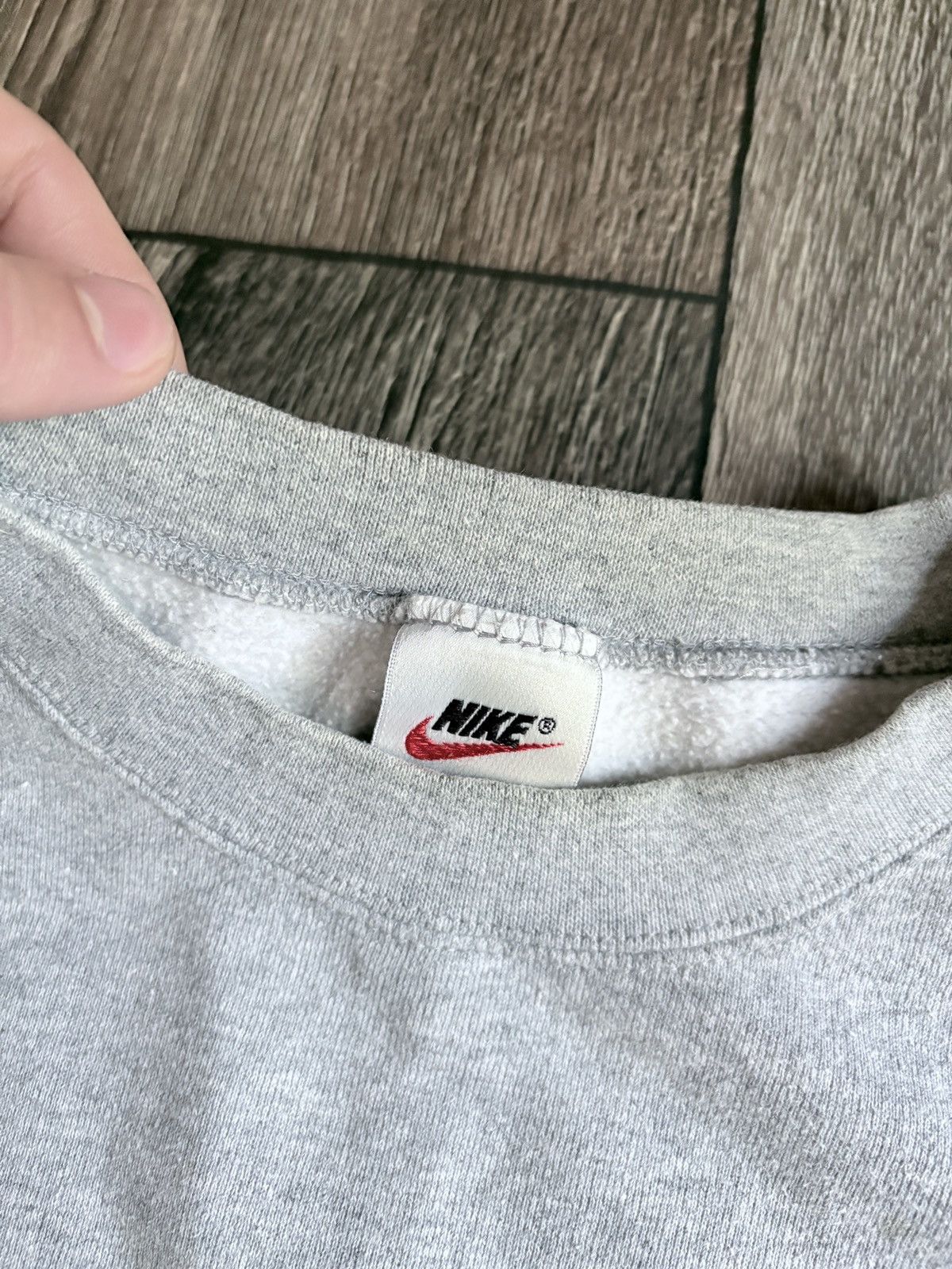 Nike Y2K Nike Swoosh Gray Crewneck Vintage Sweatshirt Made In USA Size US L / EU 52-54 / 3 - 6 Thumbnail