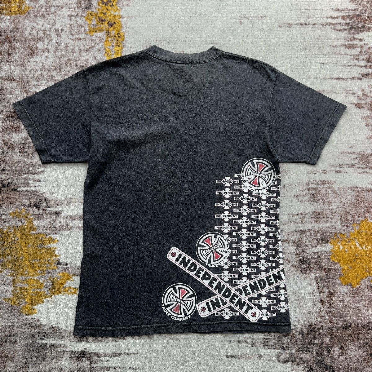 Italia Independent VINTAGE Y2K INDEPENDENT SKATE LOGO ALL OVER PRINT TEE Size US M / EU 48-50 / 2 - 9 Thumbnail