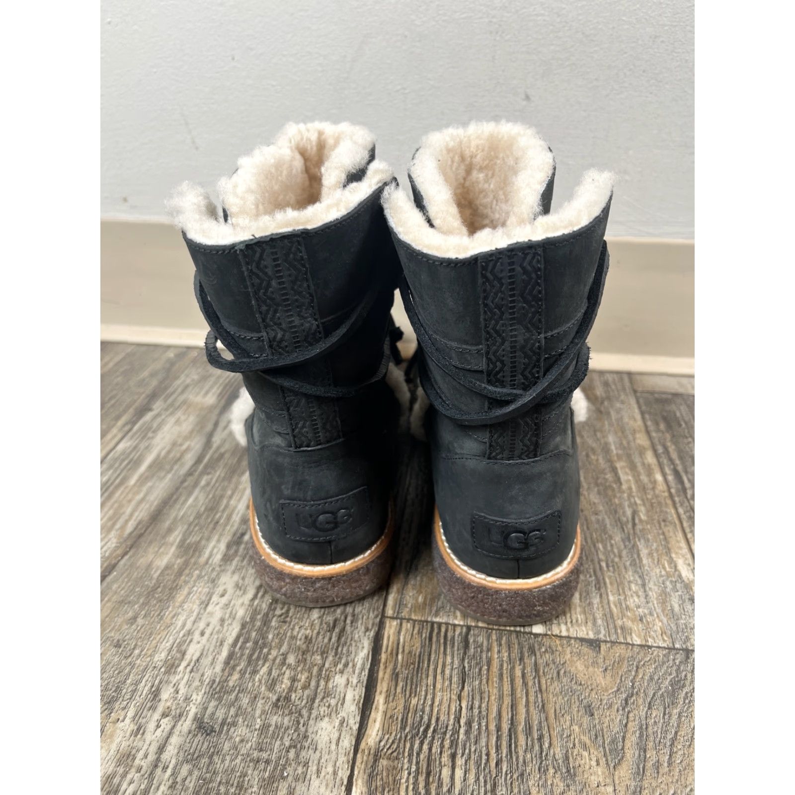 Ugg UGG Australia Luisa Womens 8 Water Resistant Leather Boots Gray 1012545 Leather Sheepskin Ankle Boot Wool Lining Size US 8 / IT 38 - 3 Thumbnail
