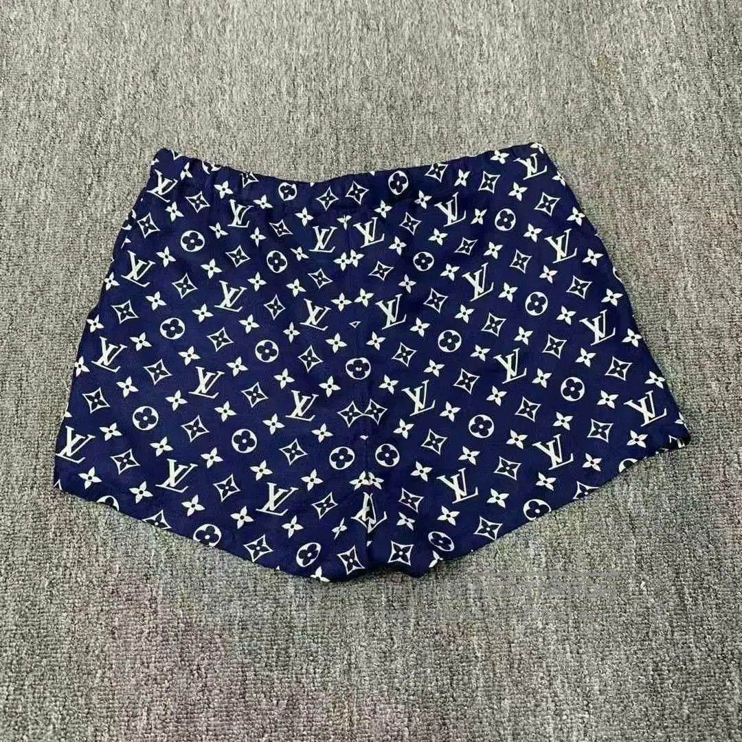 Louis Vuitton Louis Vuitton Blue Printed Shorts Size 36. Size US 36 / EU 52 - 2 Thumbnail