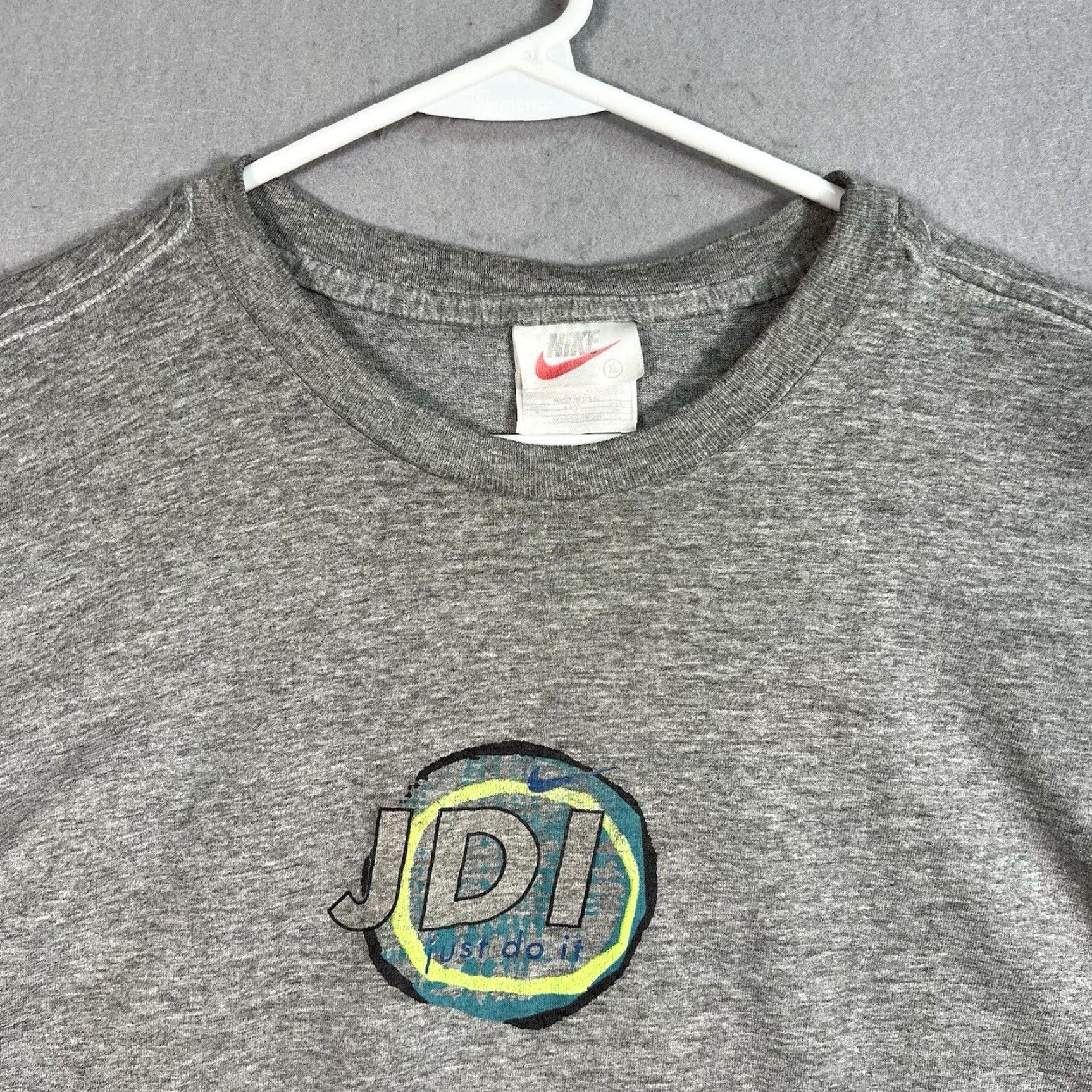 Nike VINTAGE Nike 90s Graphic Tee Shirt Adult XL Gray Sportswear Mens Size US XL / EU 56 / 4 - 2 Thumbnail